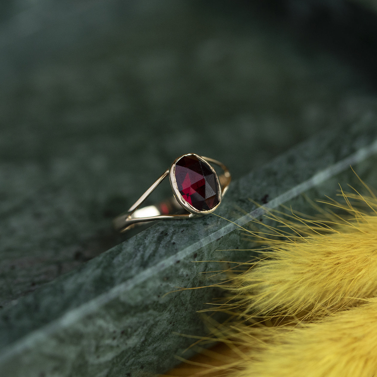 Gold ring with garnet, 14 kt