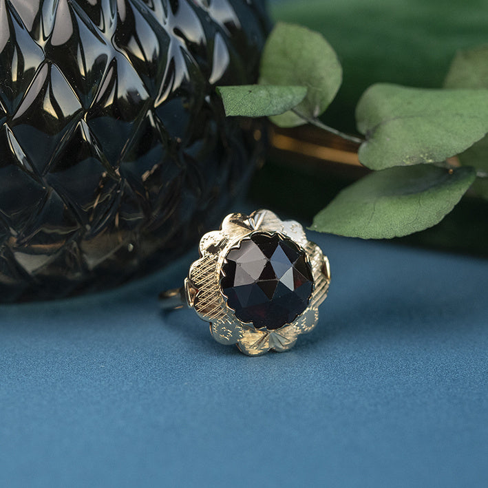 14 kt gold ring with garnet