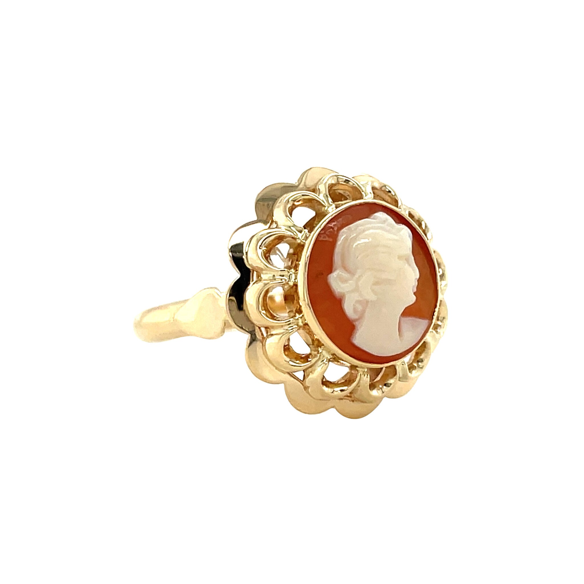 Golden vintage ring with cameo 14 kt
