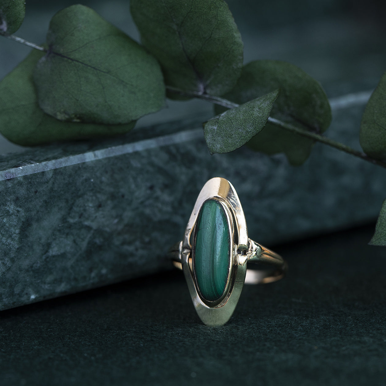 Gouden ring met malachiet 14 krt