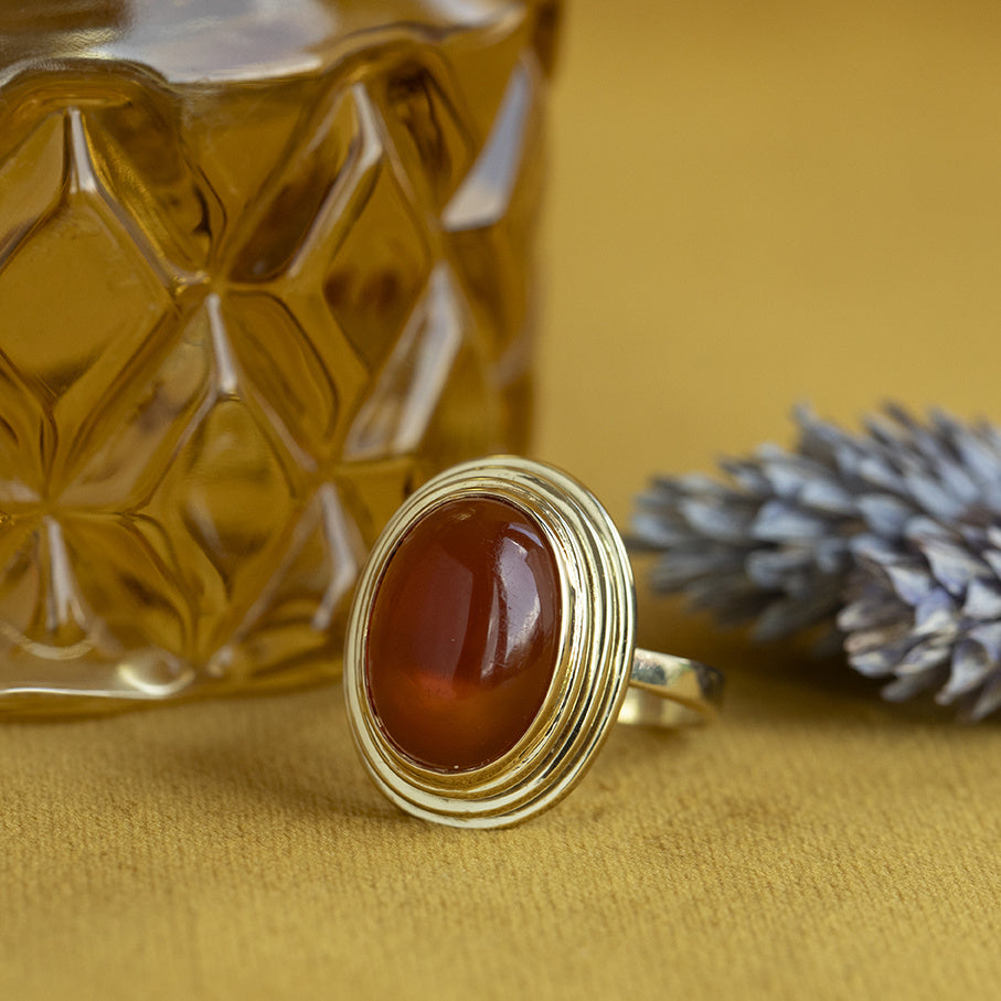 Golden vintage ring with carnelian 14 kt