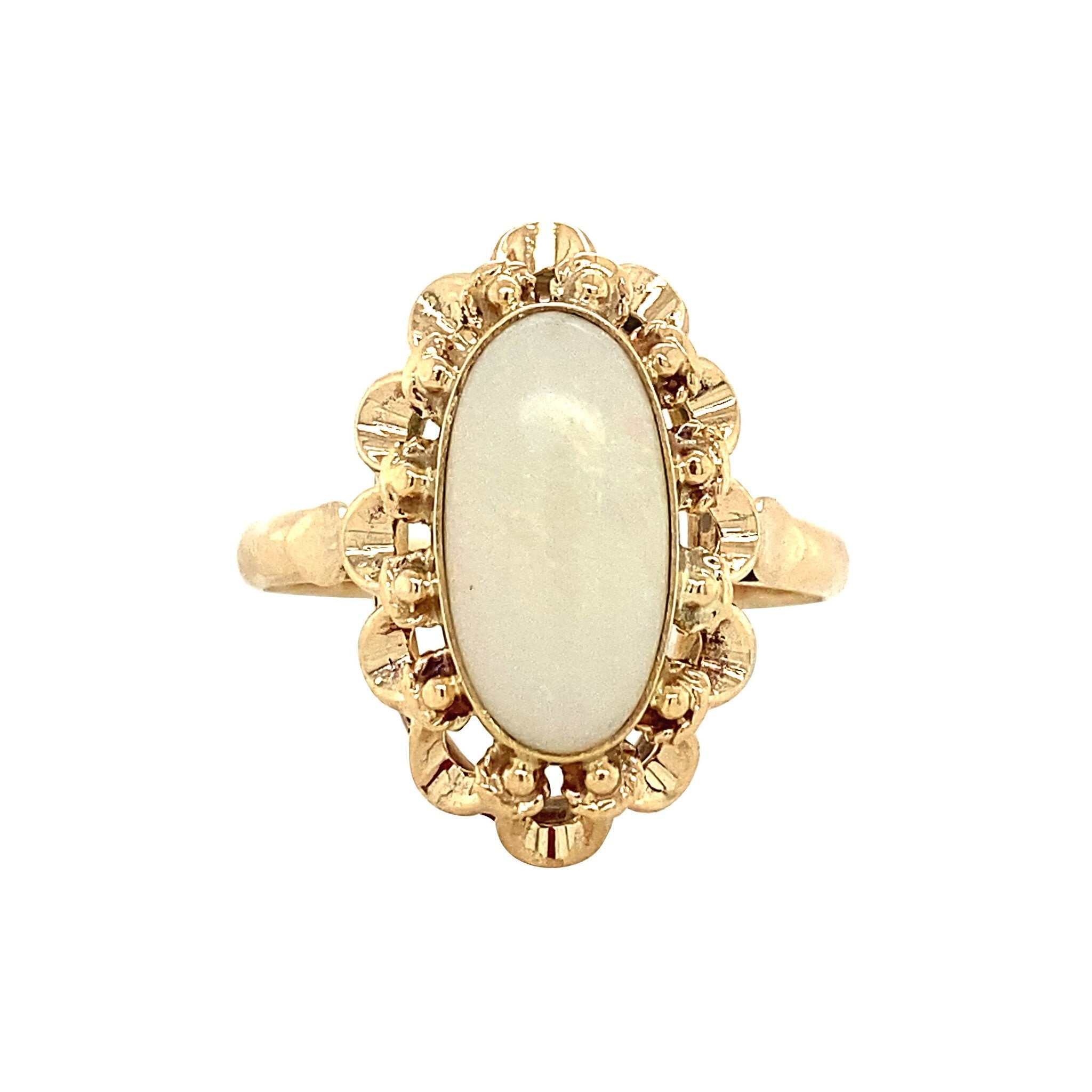 Gold ring with opal, 14 kt