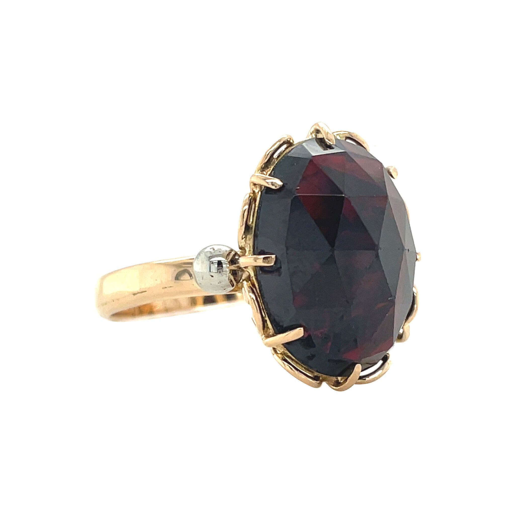 Vintage 18 kt gold ring with garnet
