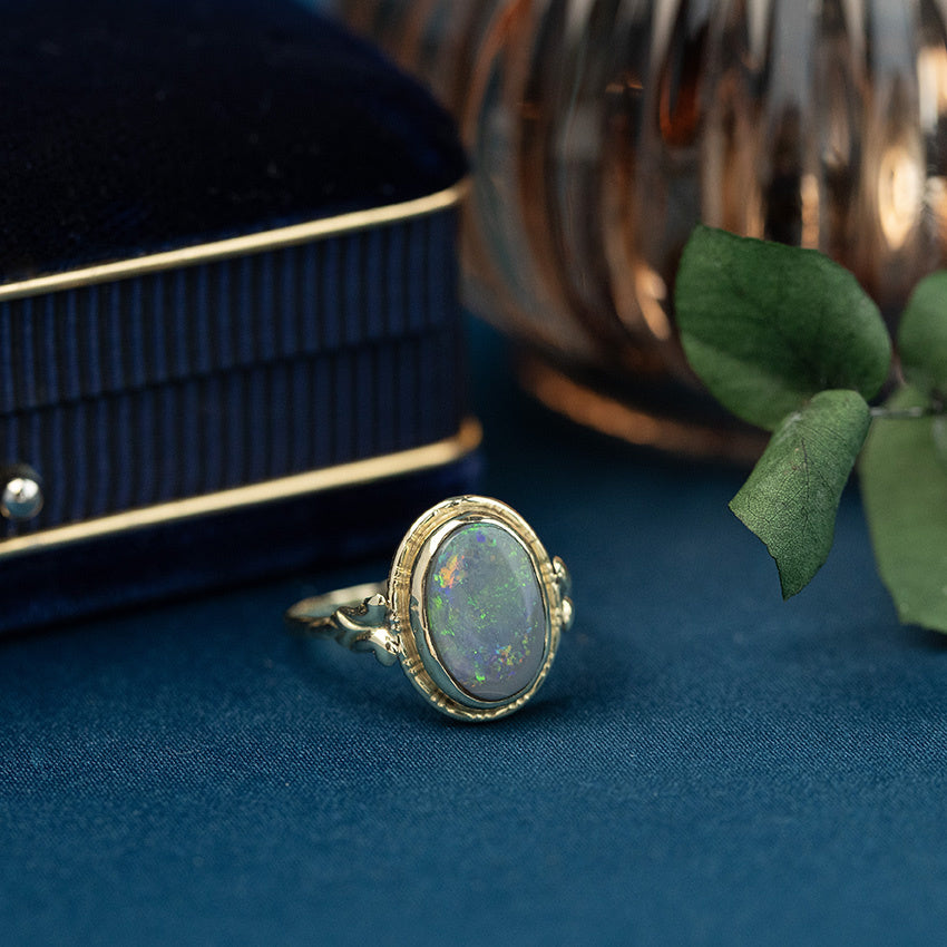 Gold ring with opal doublet, 14 kt