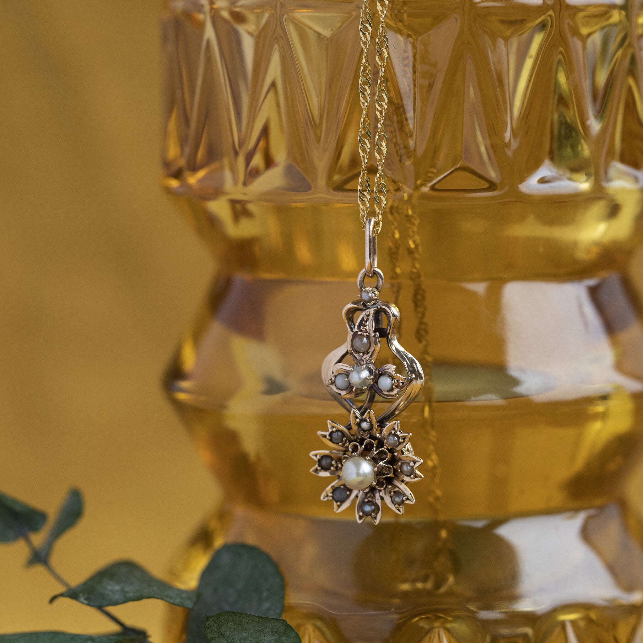 14 kt gold pendant with seed pearl