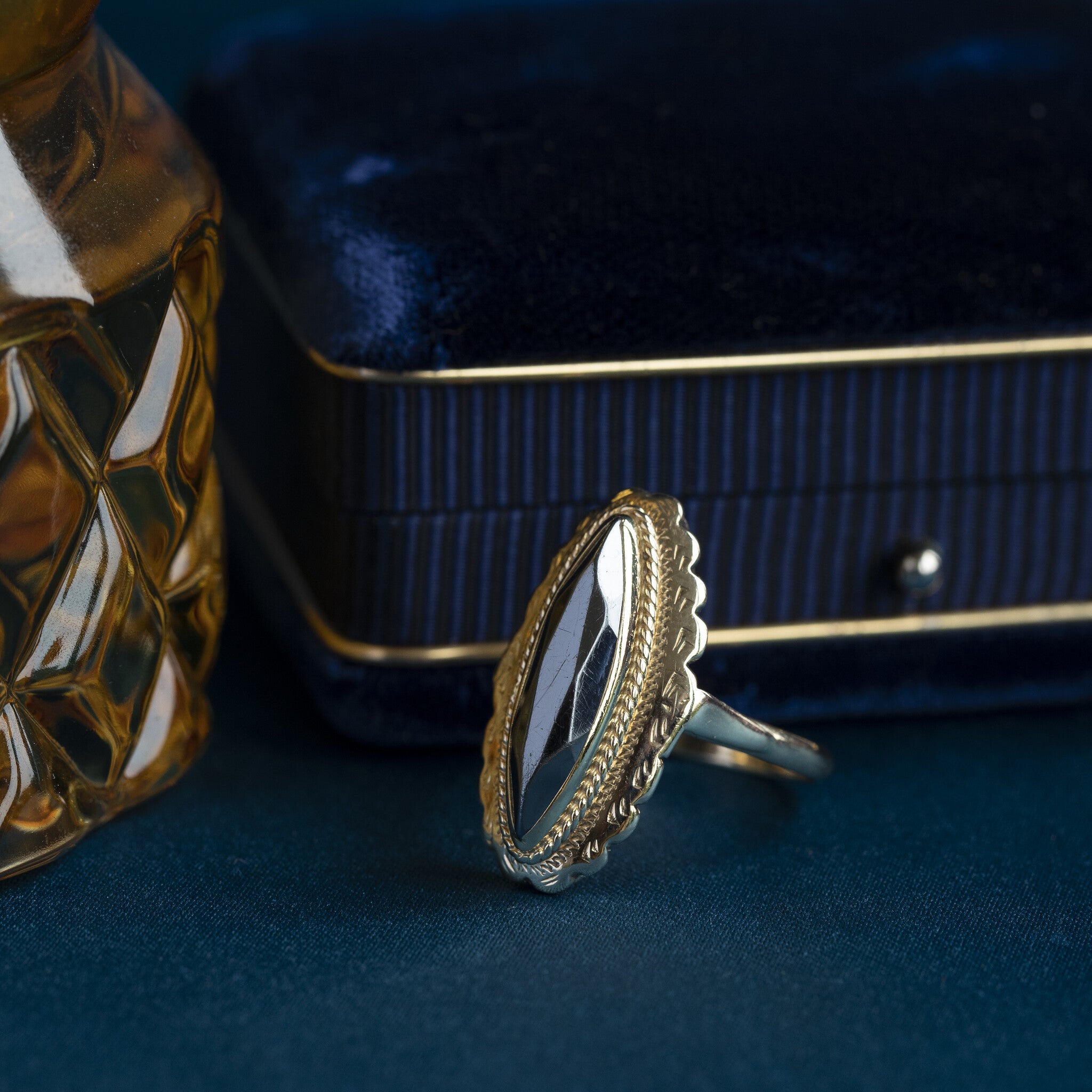 Gouden ring met hematiet 14 krt