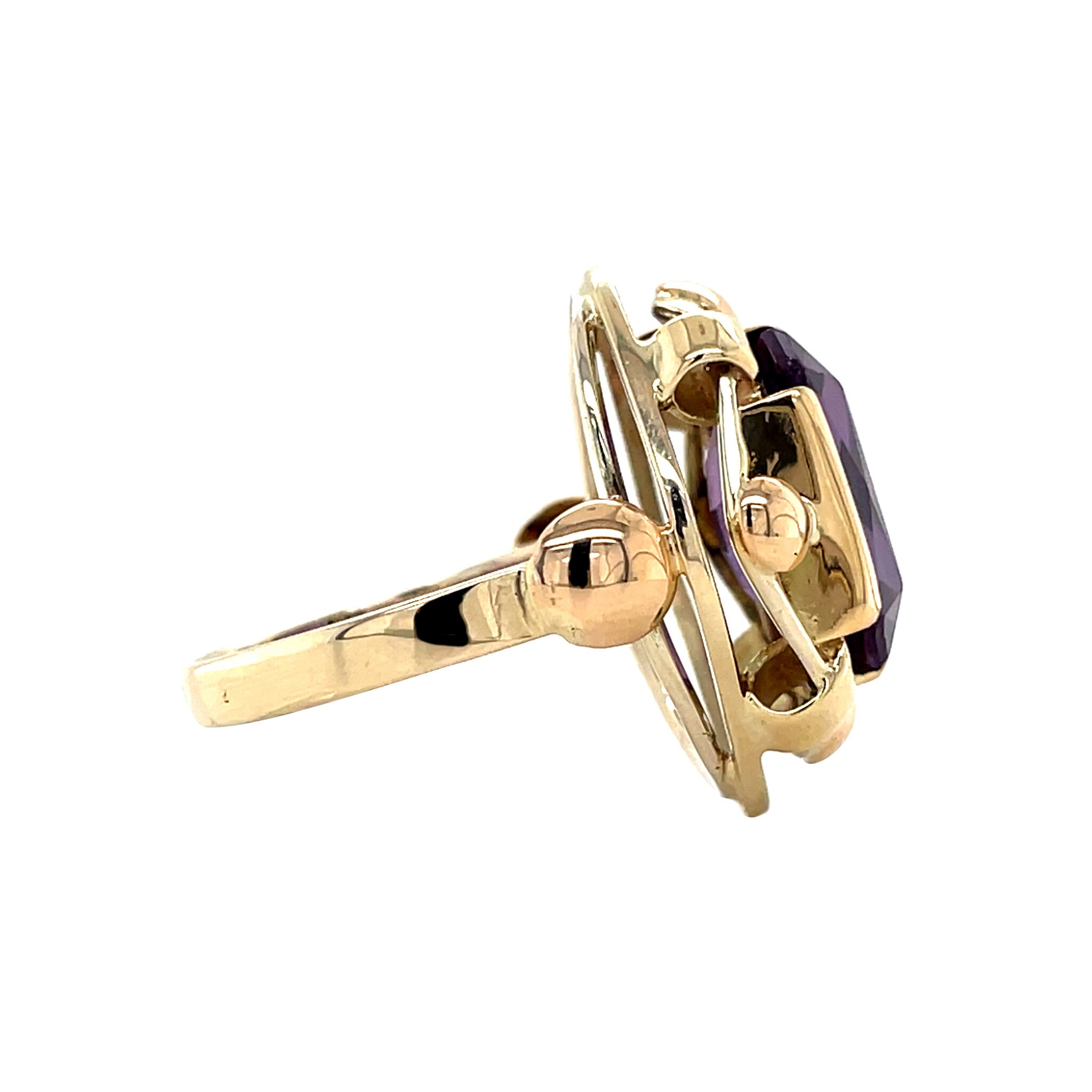 Gouden vintage ring met saffier 14 krt
