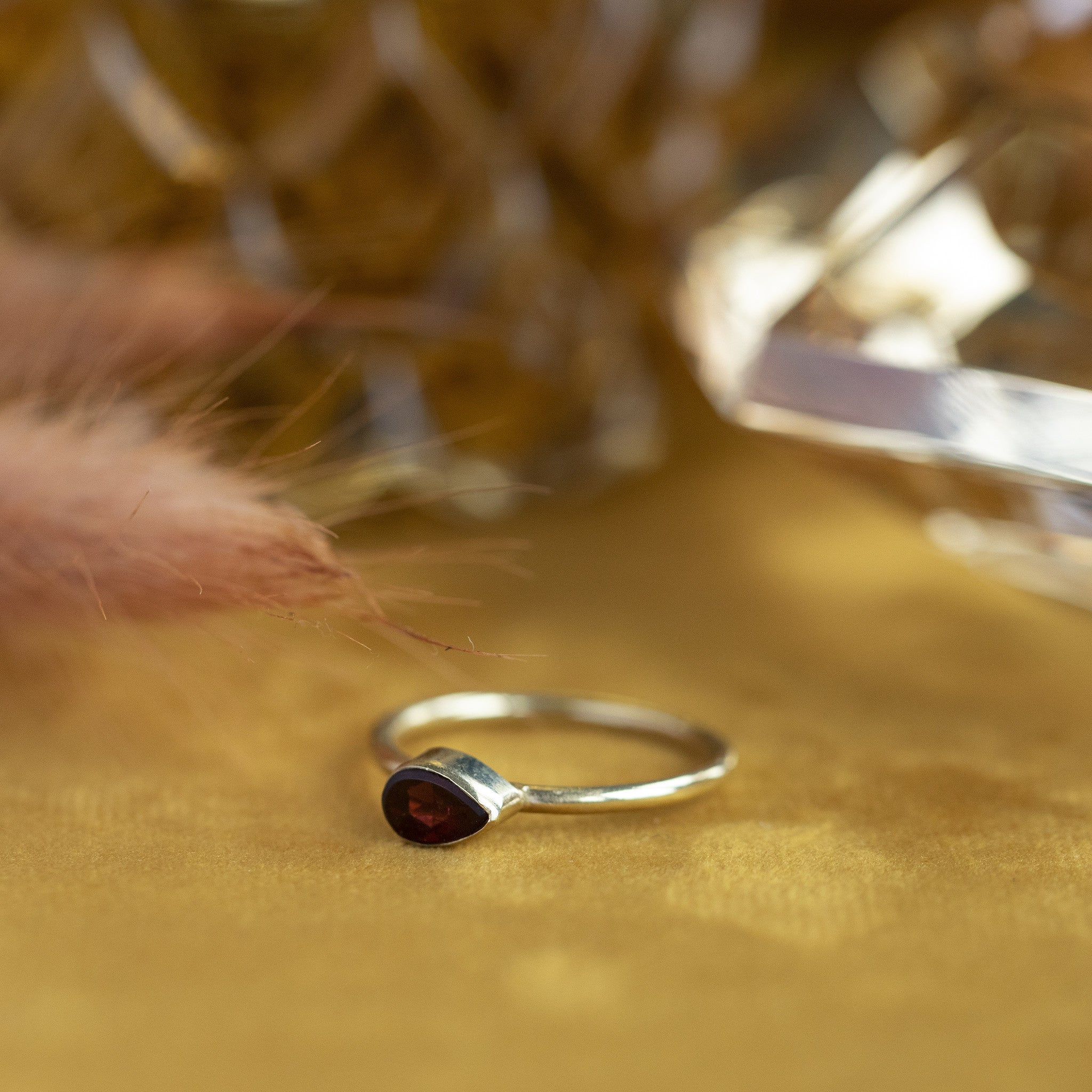 14 kt gold ring with garnet