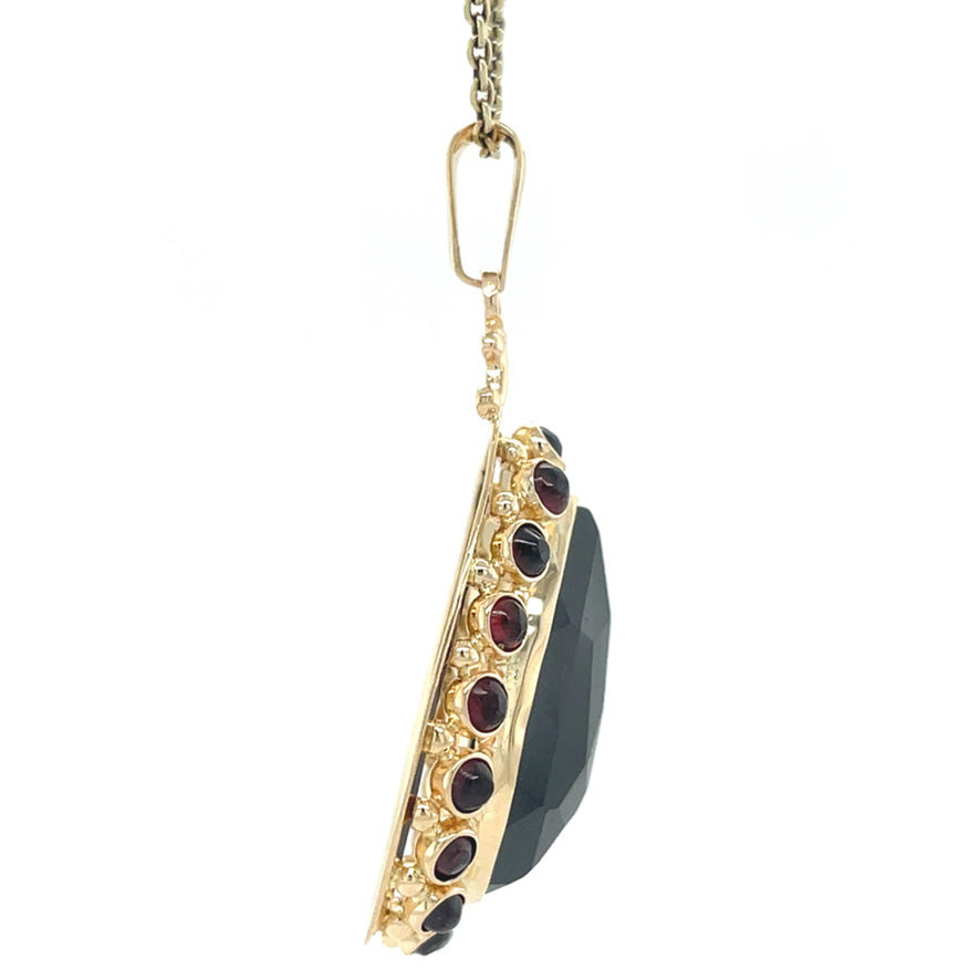 Gouden vintage entourage hanger met granaat 14 kt