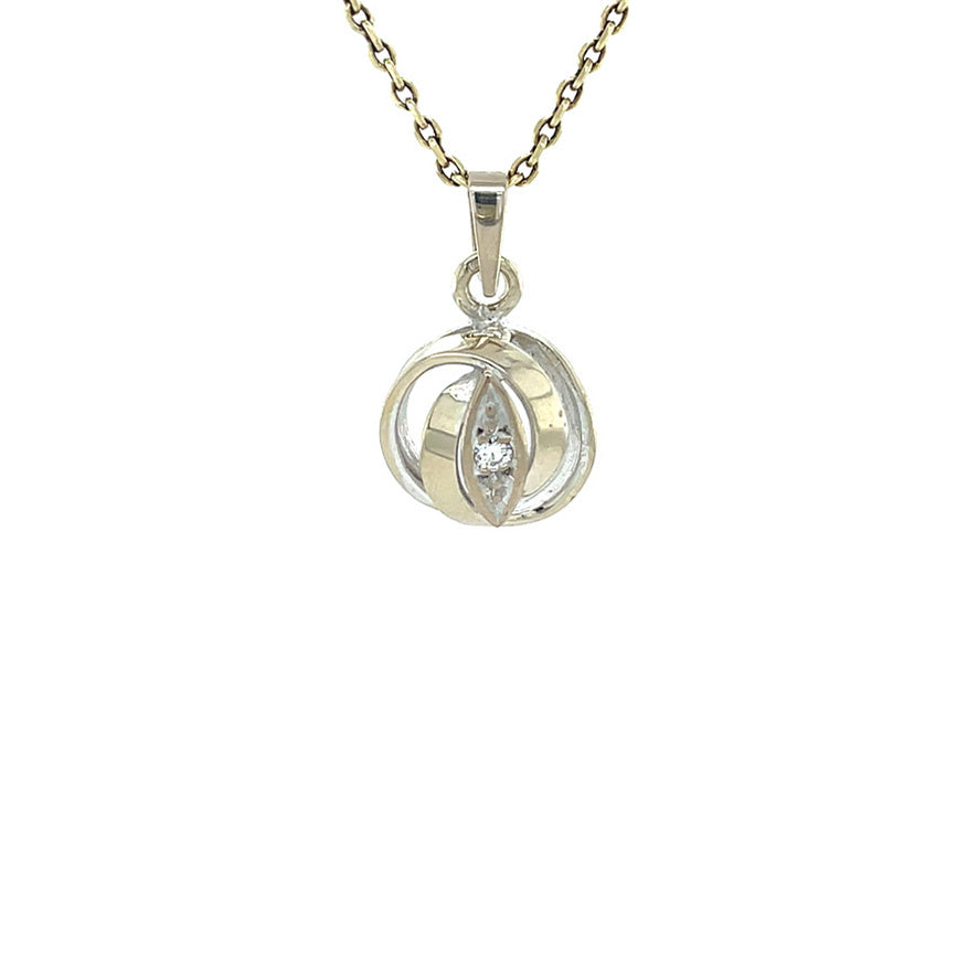 Vintage 14 kt white gold pendant with diamond