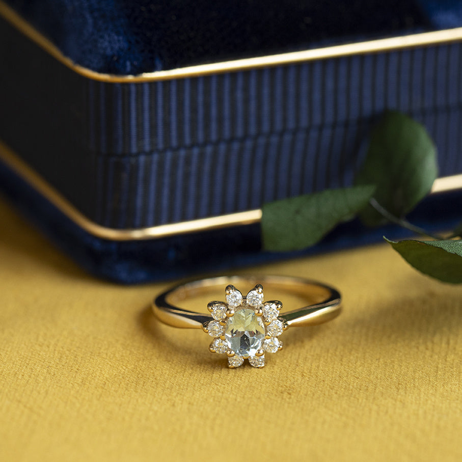 Gouden entourage ring met aquamarijn en diamant 14 krt