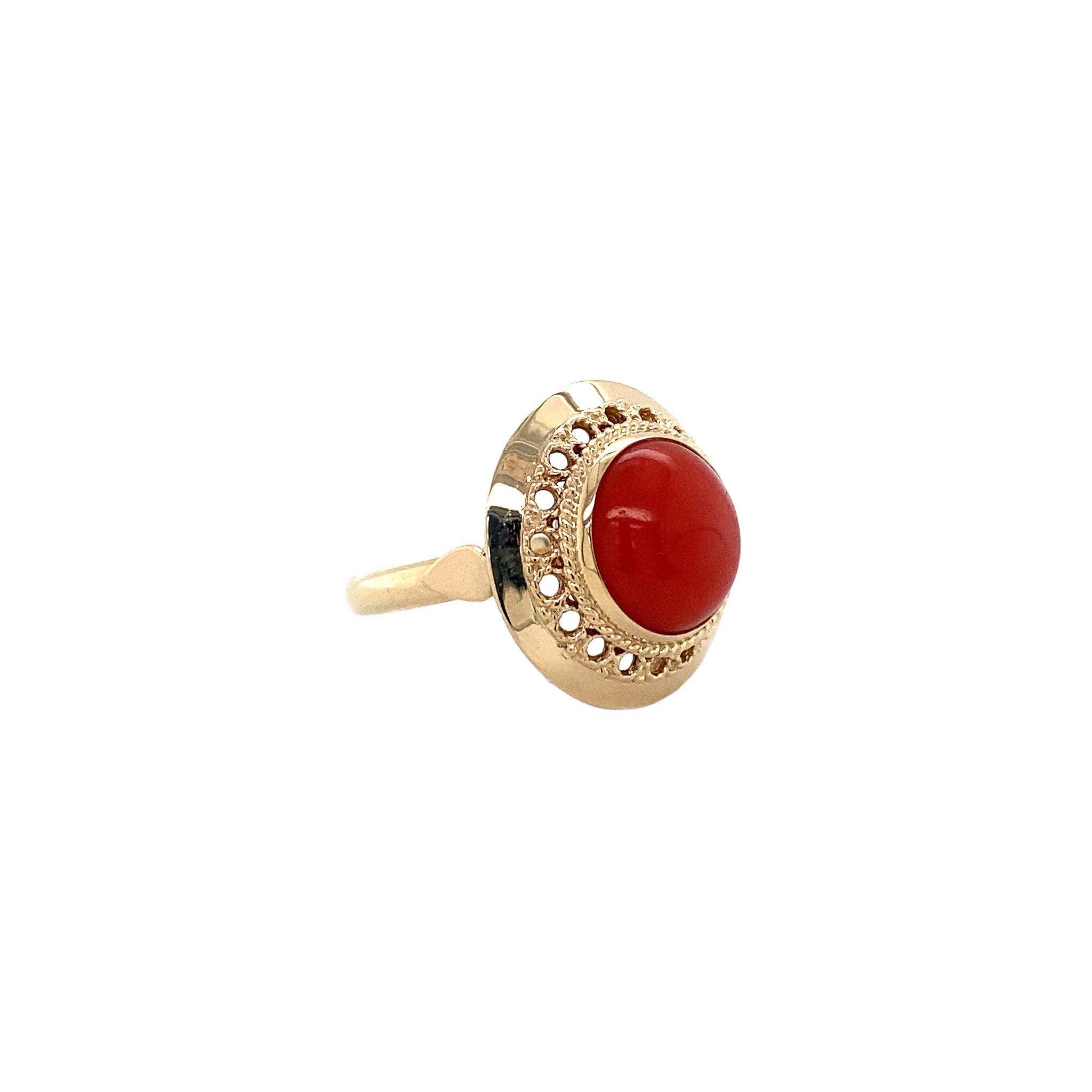 Gold ring with blood coral, 14 kt