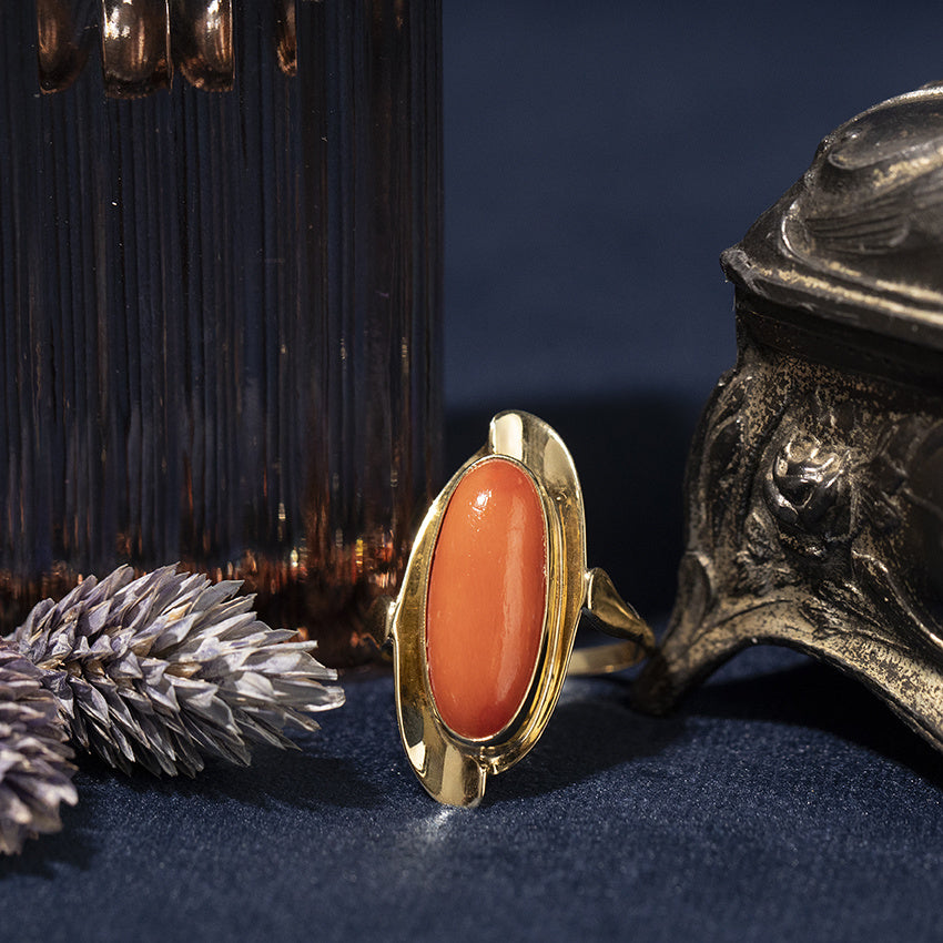 Gouden vintage ring met bloedkoraal 14 kt