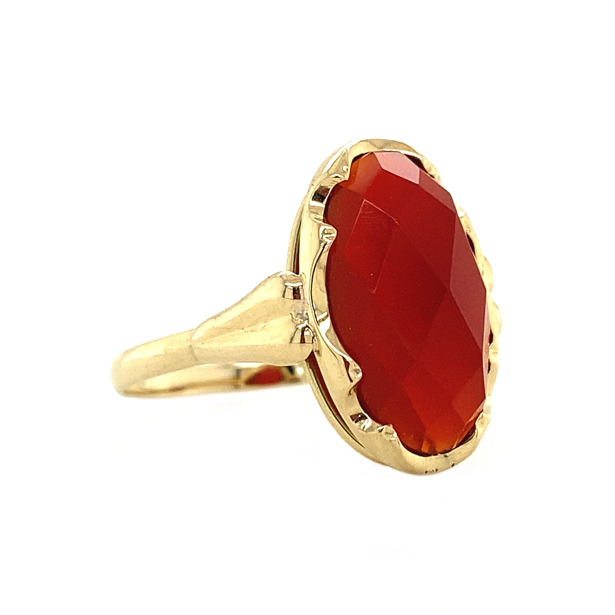 14 kt gold ring with carnelian