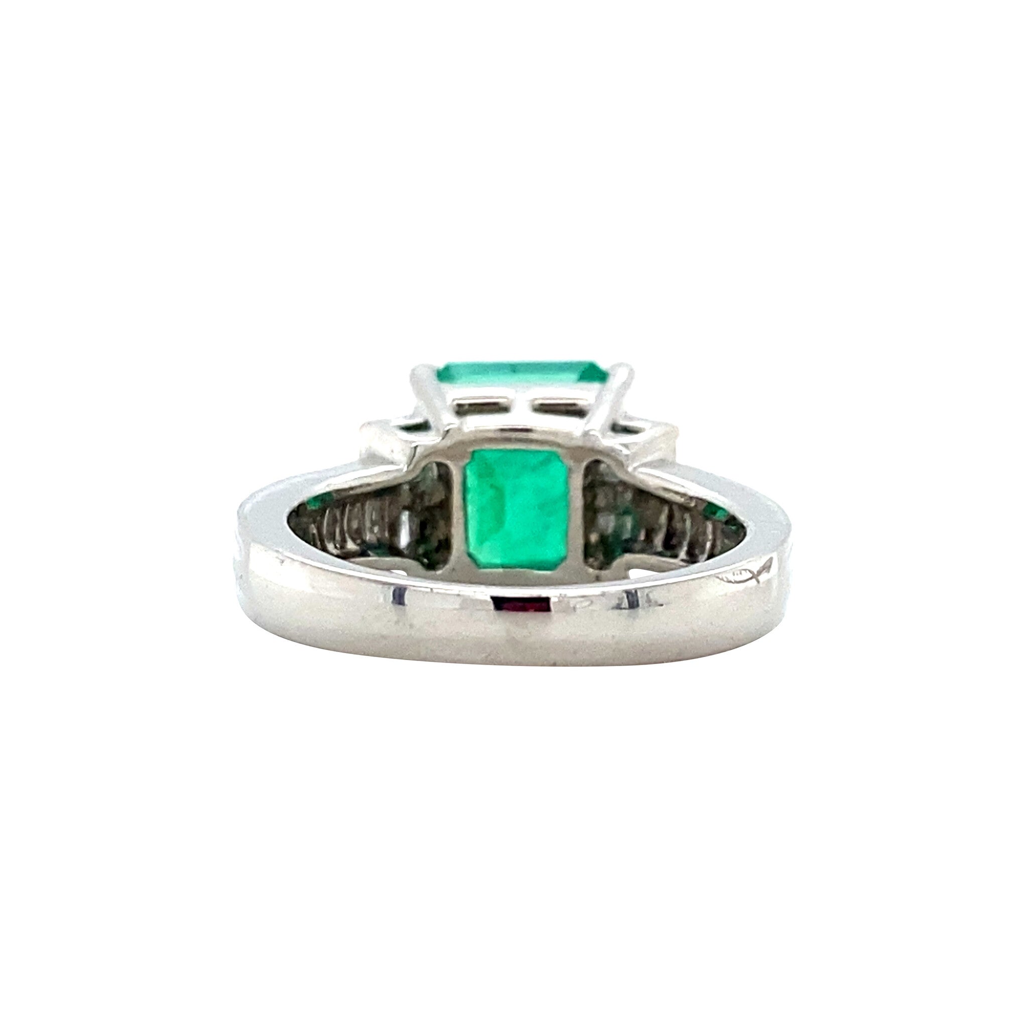 Platina vintage ring met smaragd en diamant 850