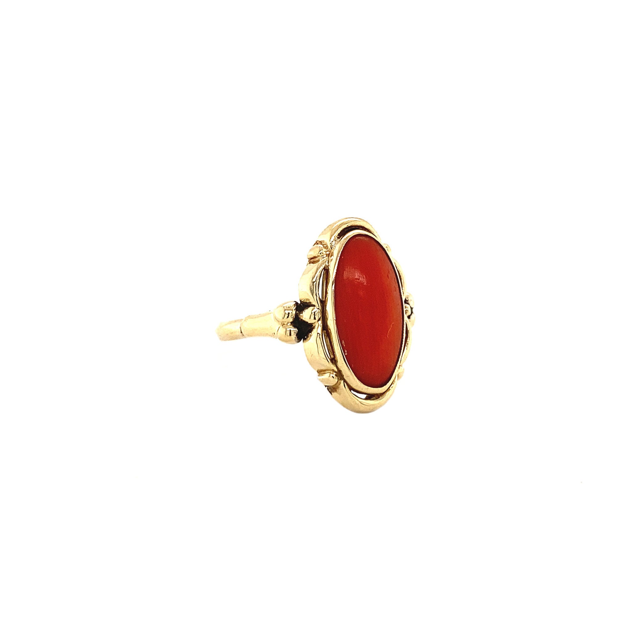 Gold ring with red coral 14 crt
