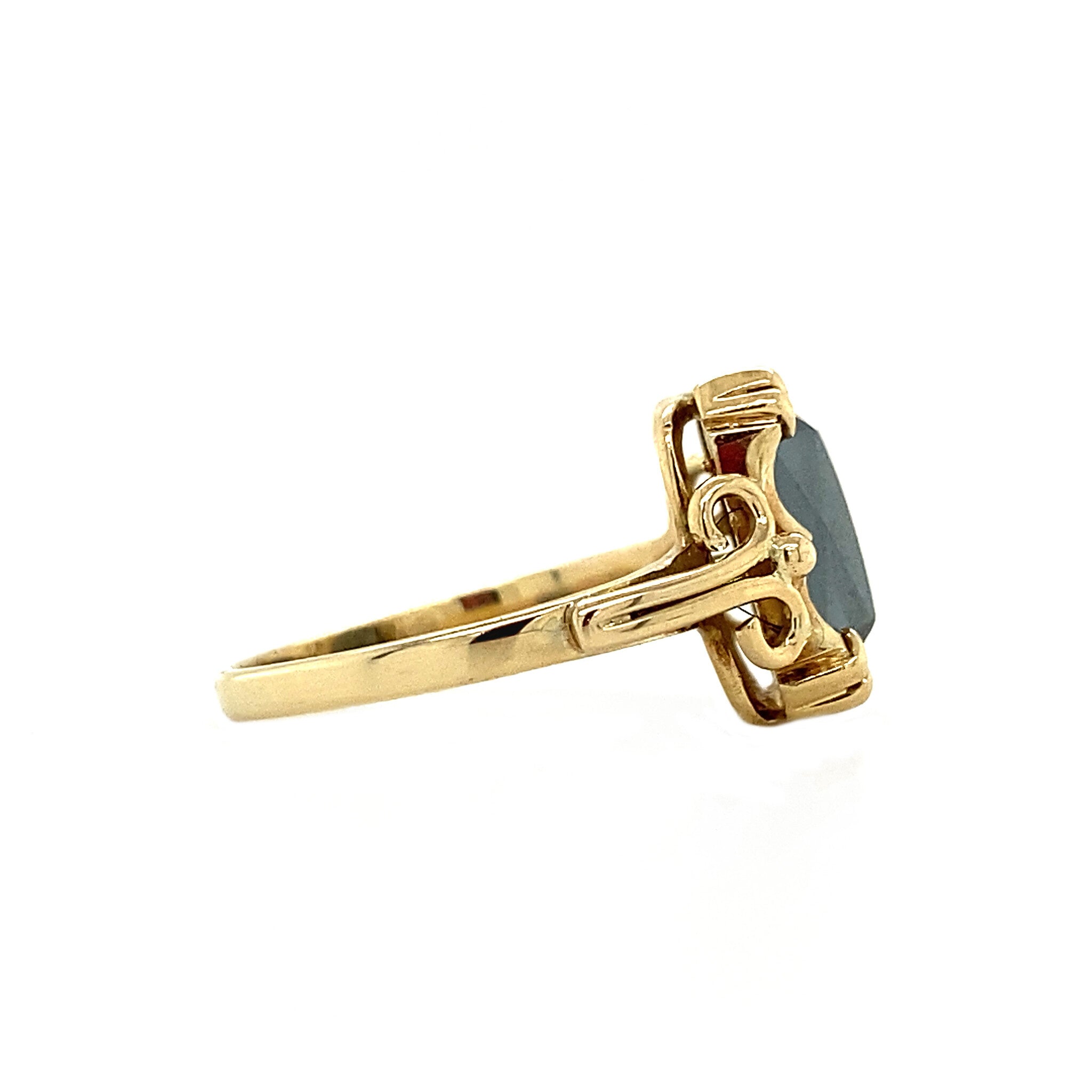 14 kt gold ring with hematite