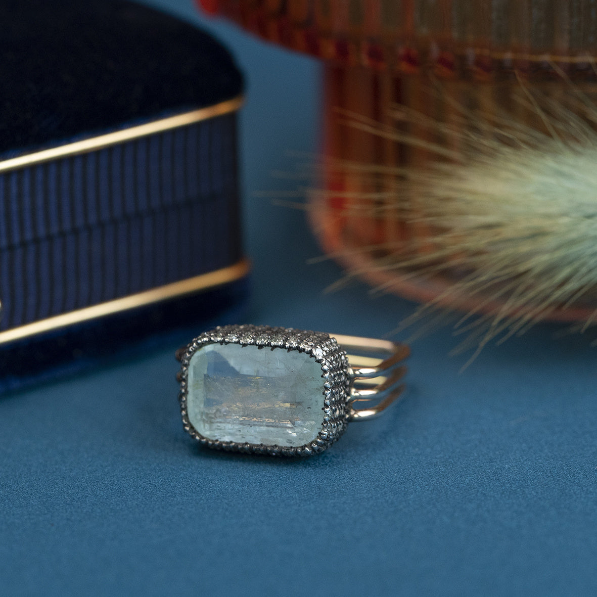 Gouden ring met aquamarijn en diamant 14 krt/835