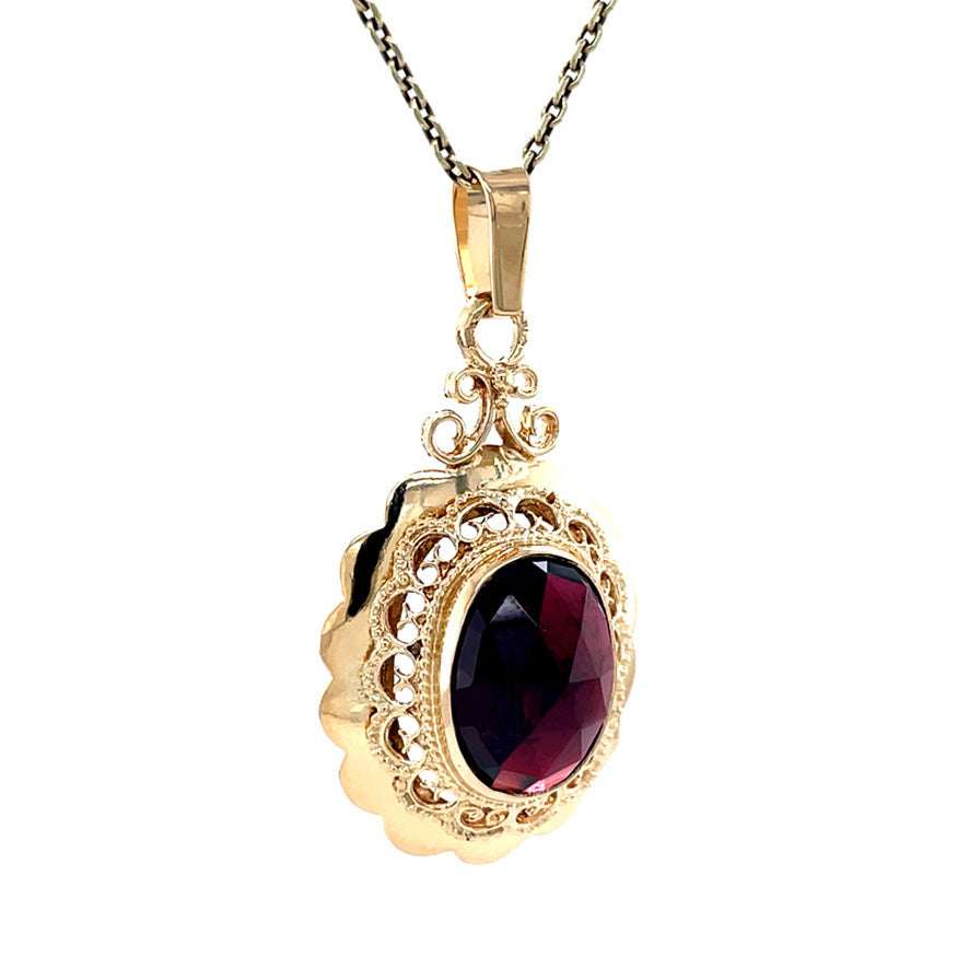 Vintage gold pendant with garnet, 14 kt