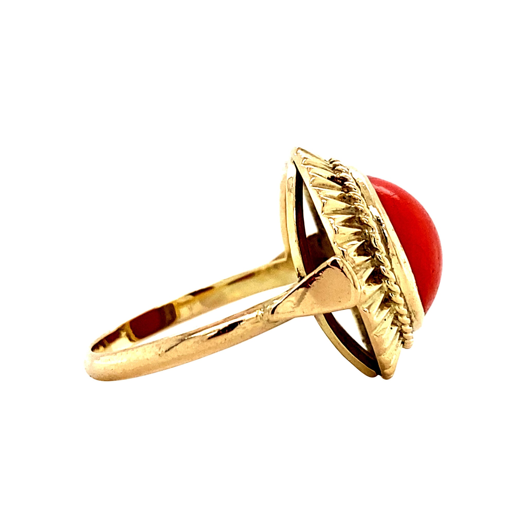 Gold ring with blood coral 14 kt