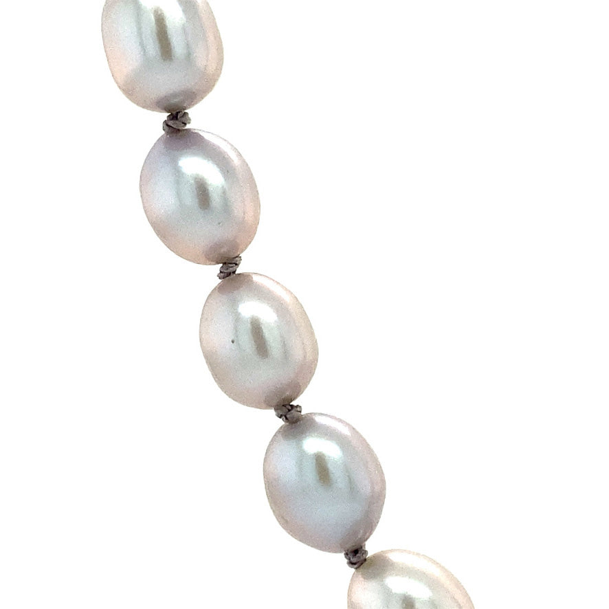 Pearl necklace with 14 kt gold clasp
