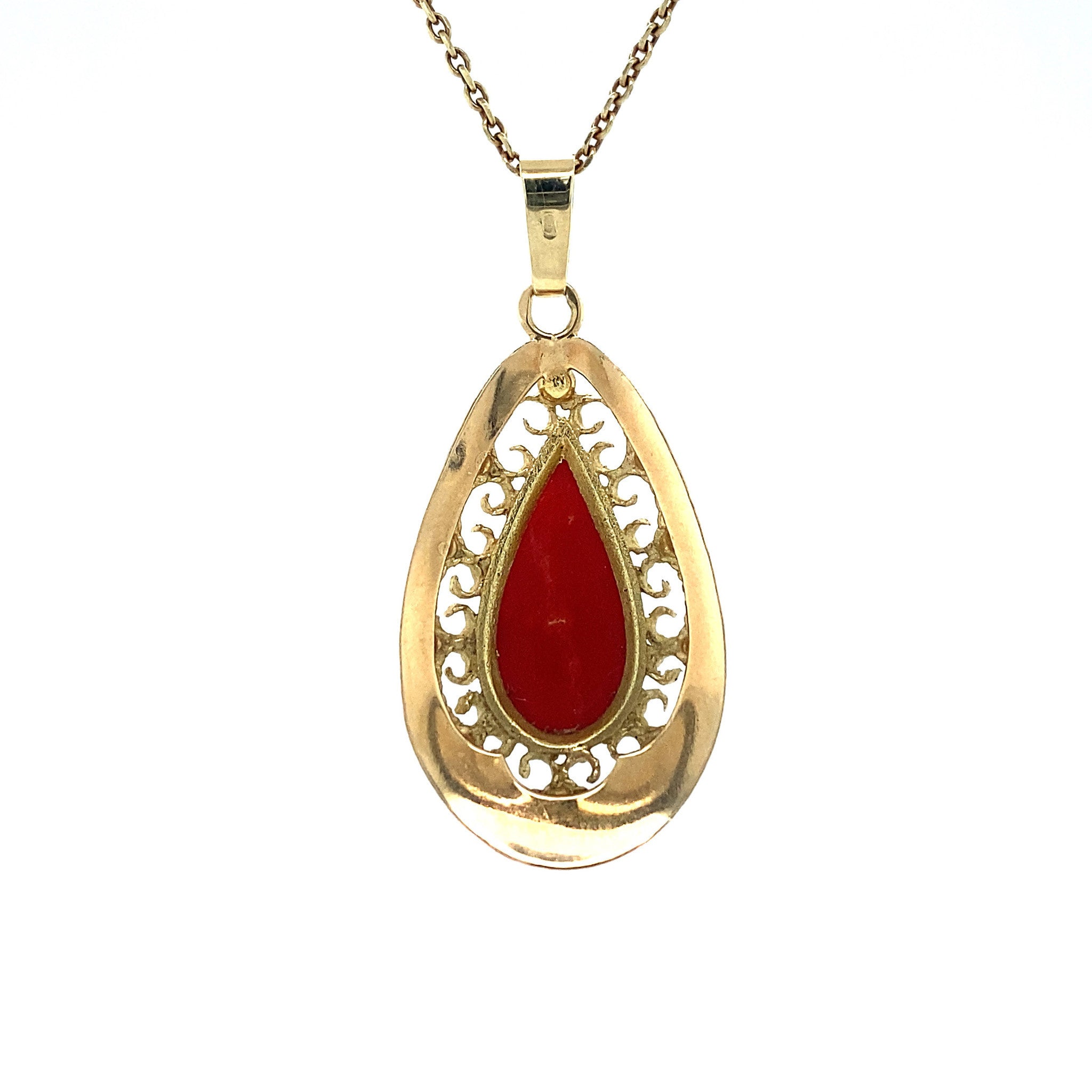 Golden pendant with blood coral 14 kt