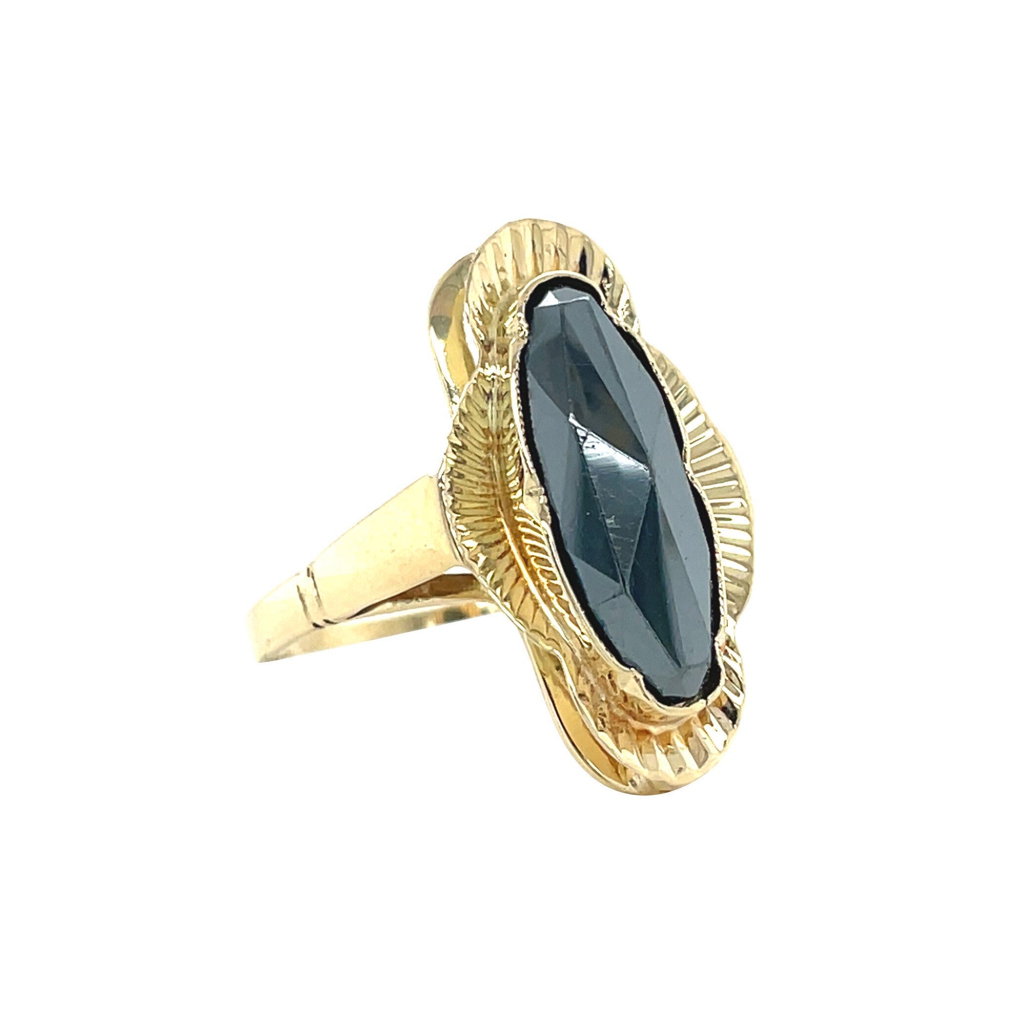 Gold vintage ring with hematite 14 kt