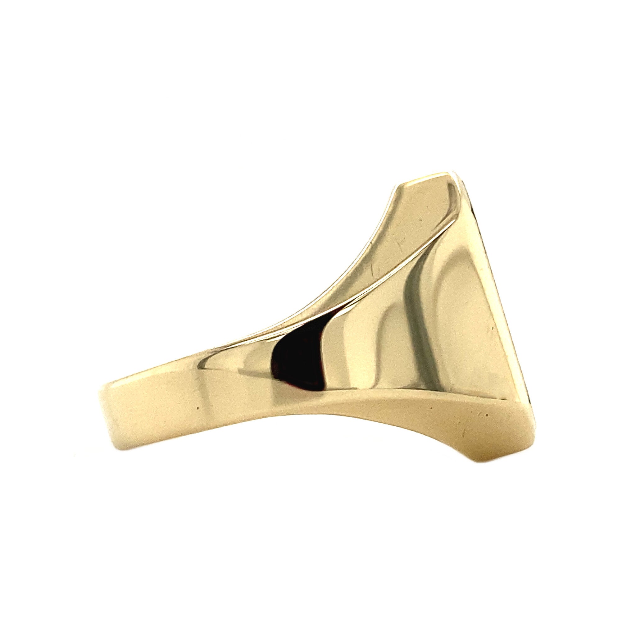 Gold signet ring with onyx 14 krt