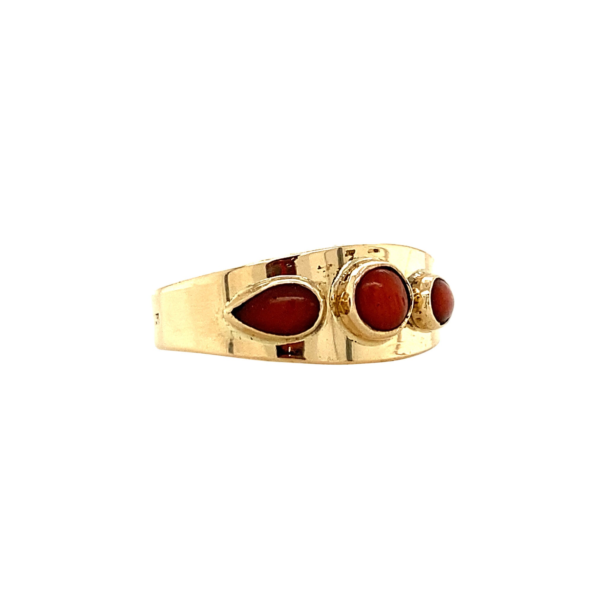 Gold ring with blood coral, 14 kt
