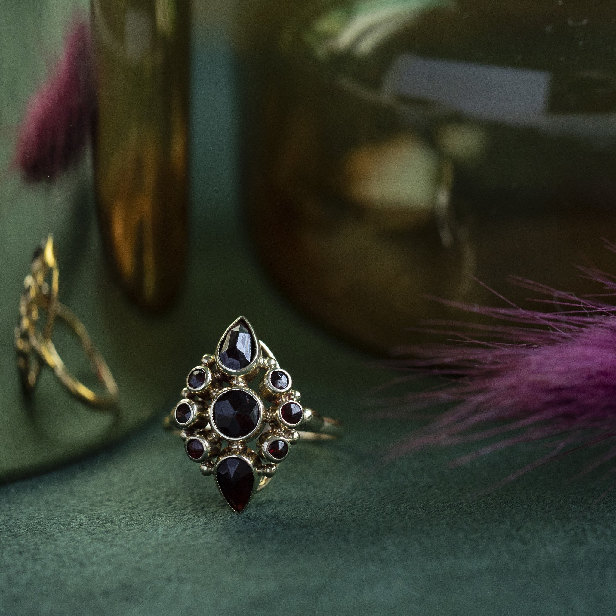 Gold ring with garnet 14 kt