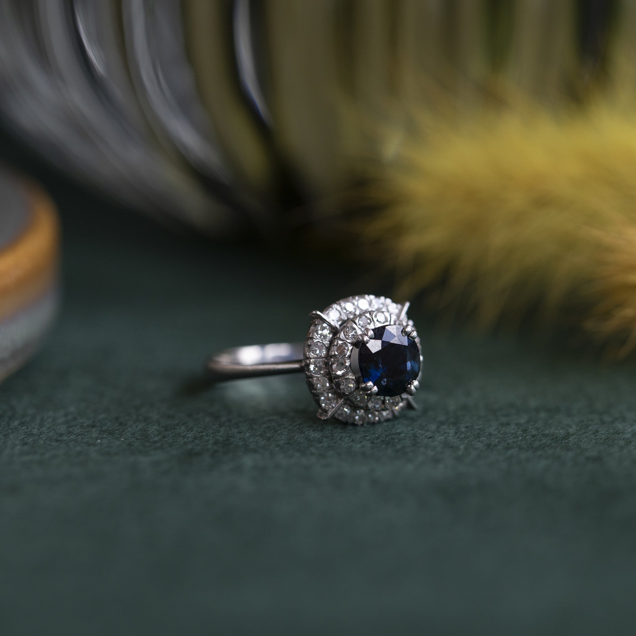 14 kt gold ring with sapphire and diamond