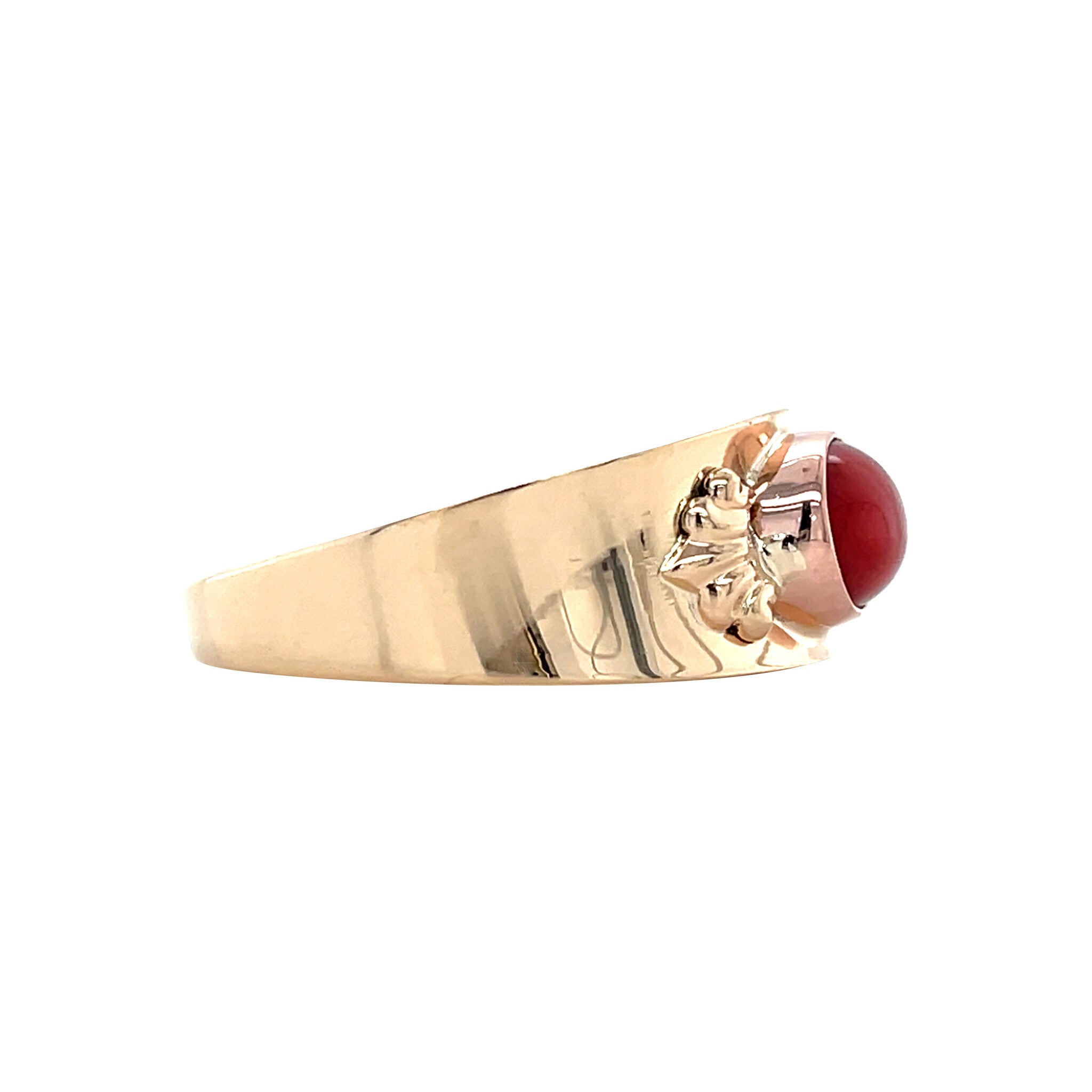 Gouden vintage ring met bloedkoraal 14 krt