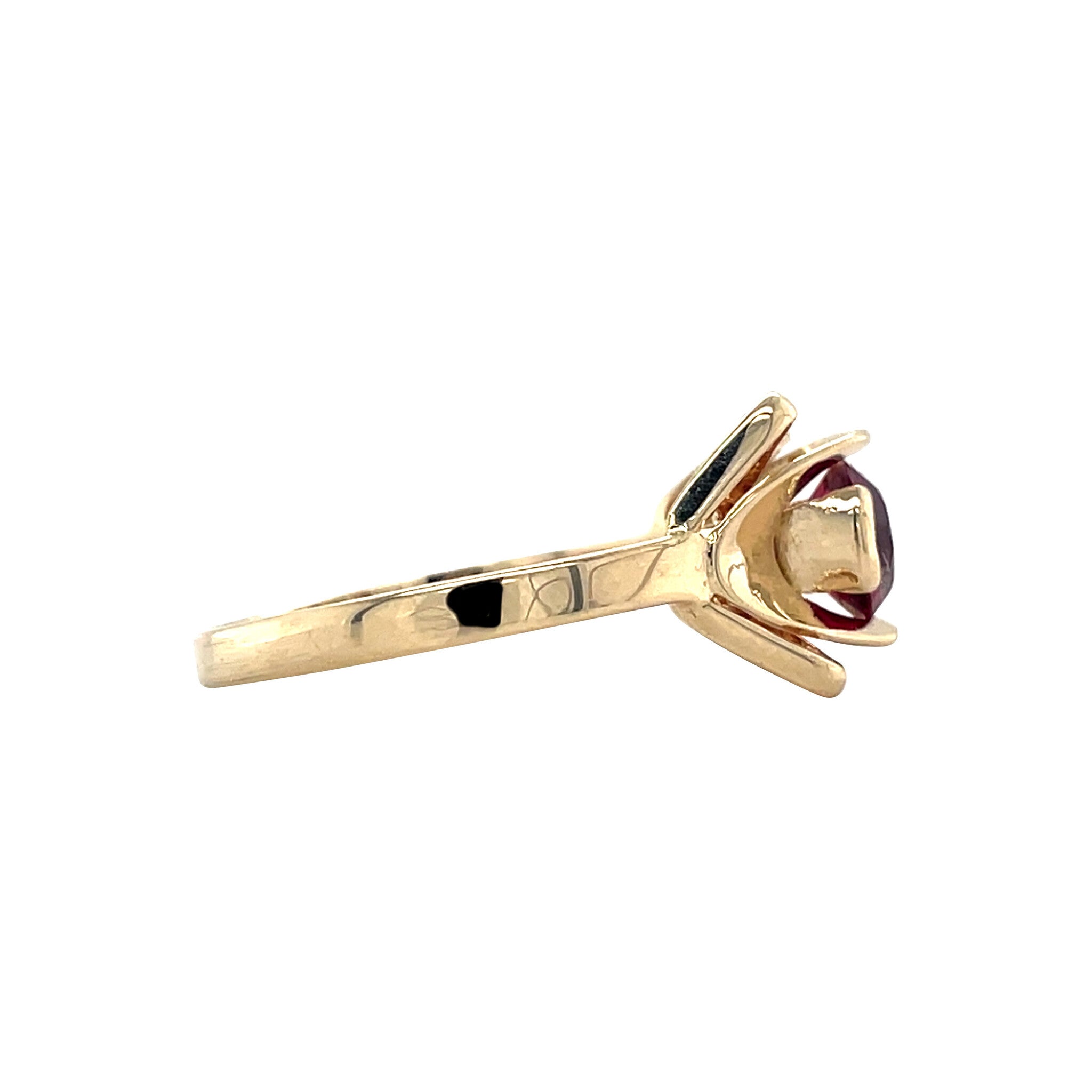 Vintage 14 kt gold ring with ruby