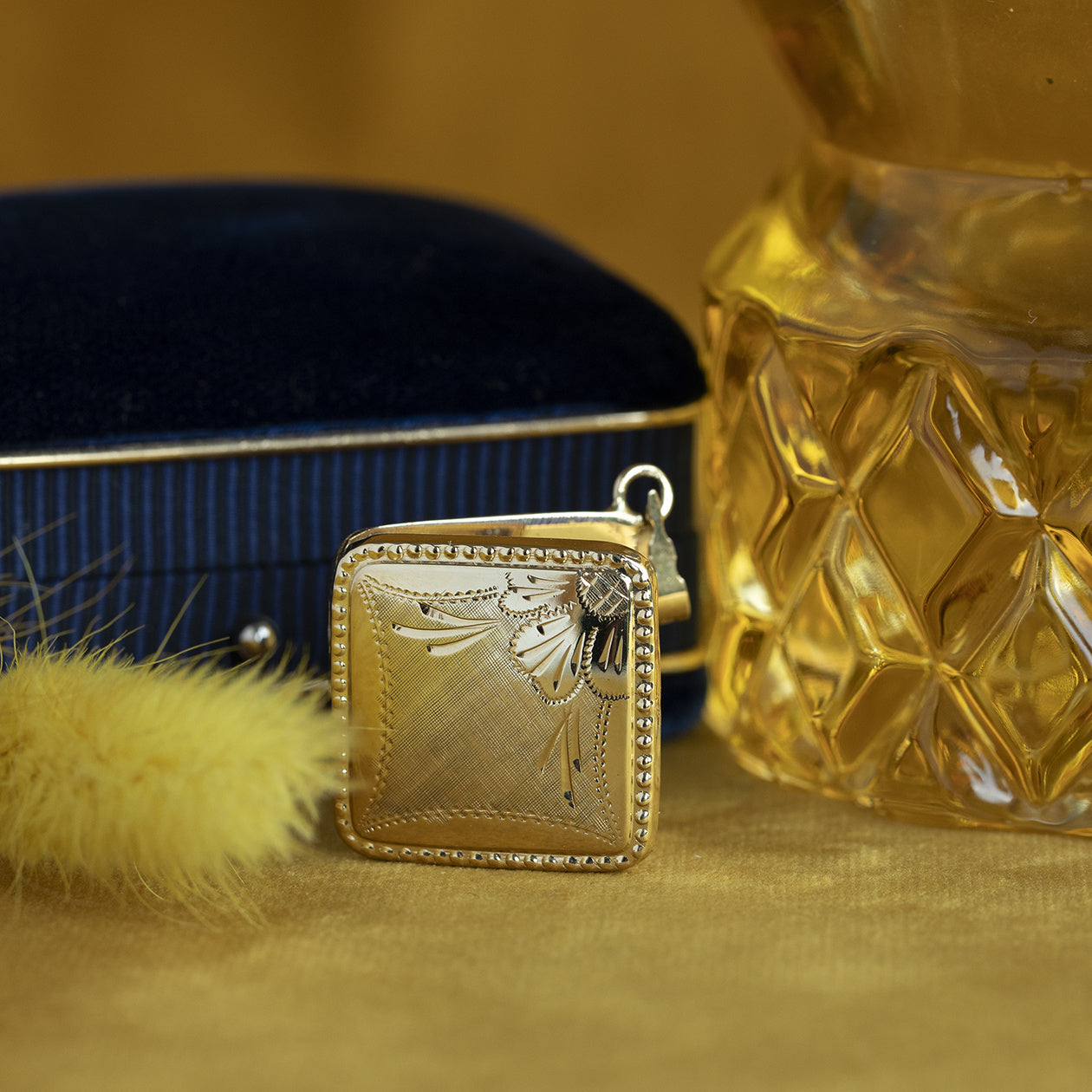 14 kt gold medallion with engraving
