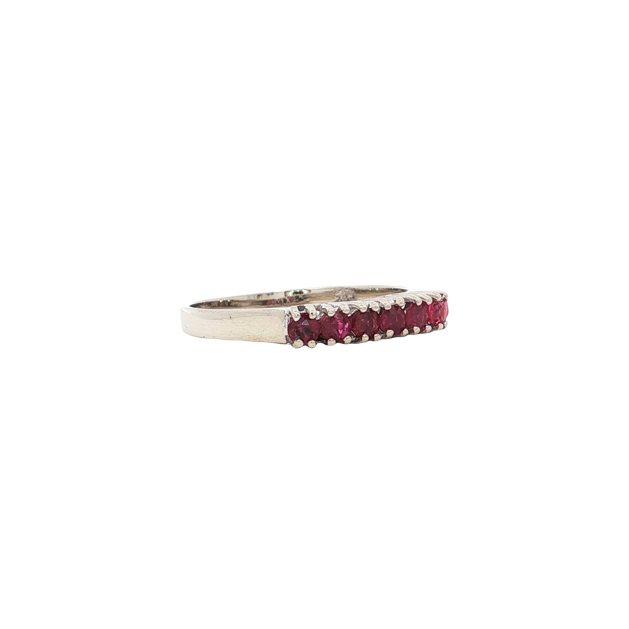White gold row ring with ruby 14 kt