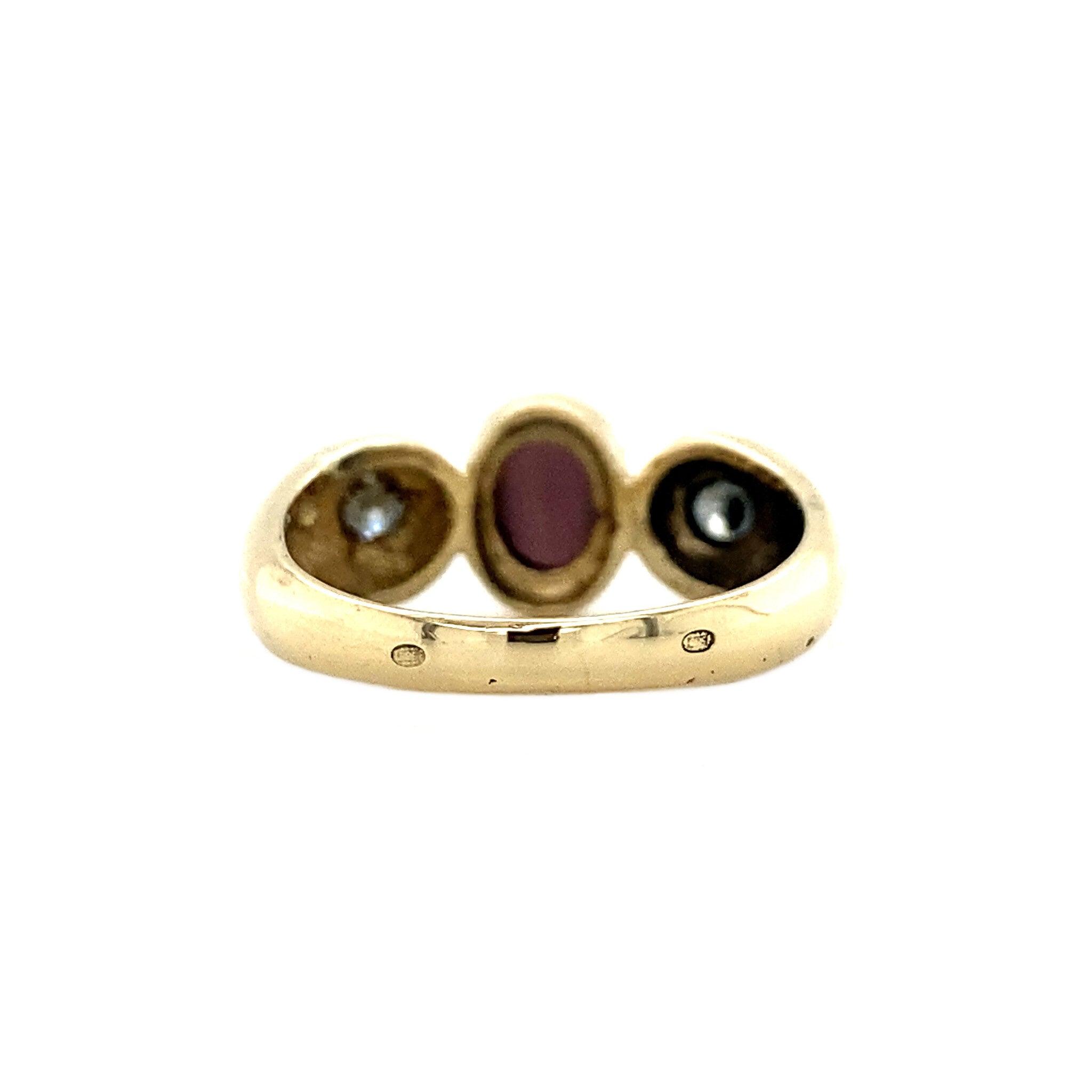 14 kt gold ring with sapphire and zirconia