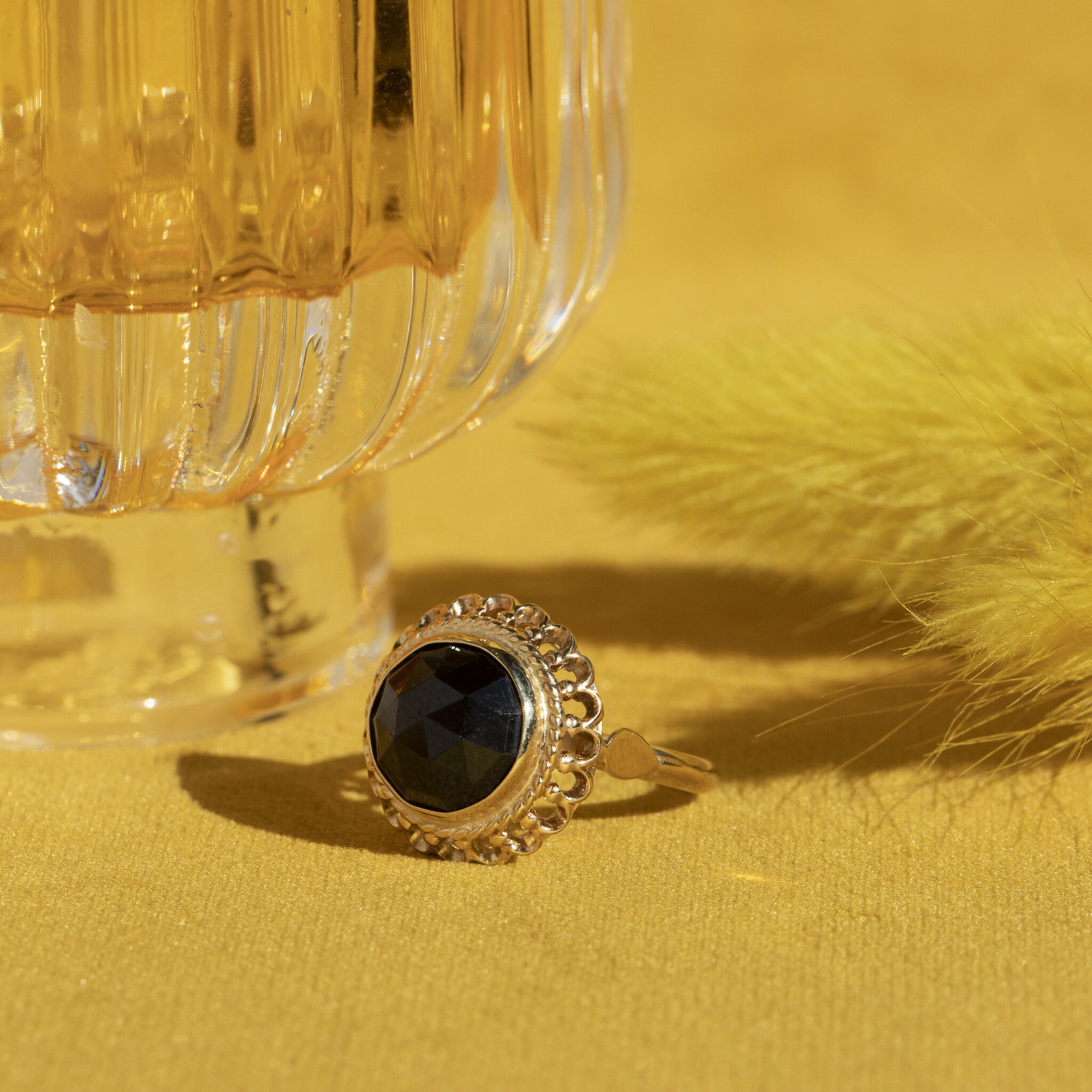 14 kt gold ring with garnet