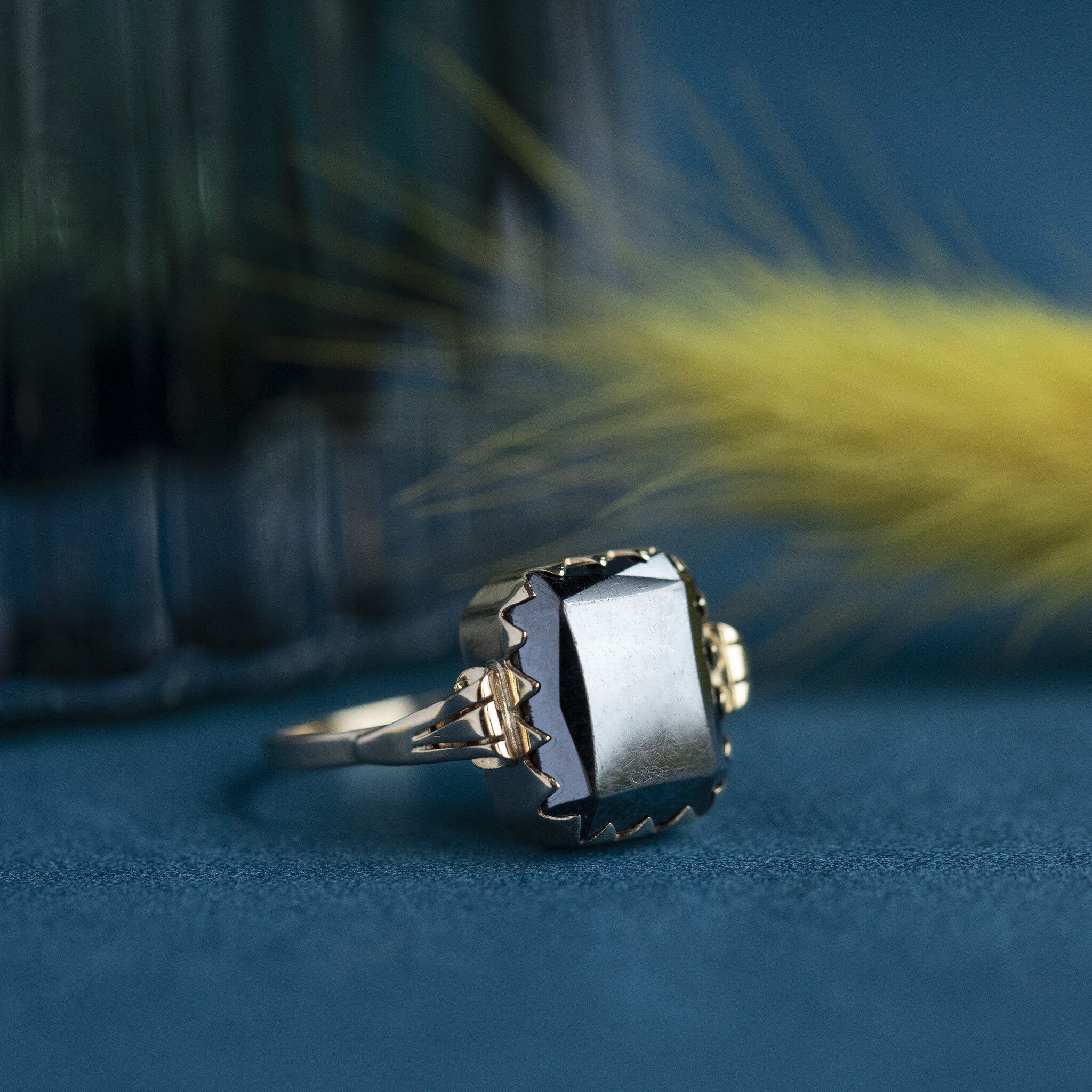 Gold ring with hematite, 14 kt