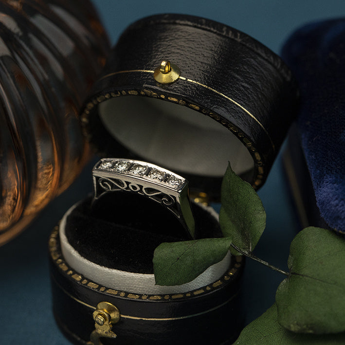 14 kt white gold diamond band