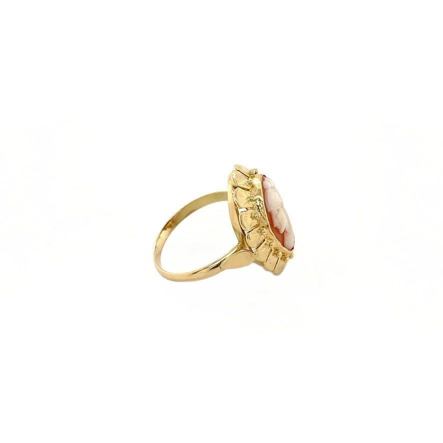 Gold ring with cameo 14 krt