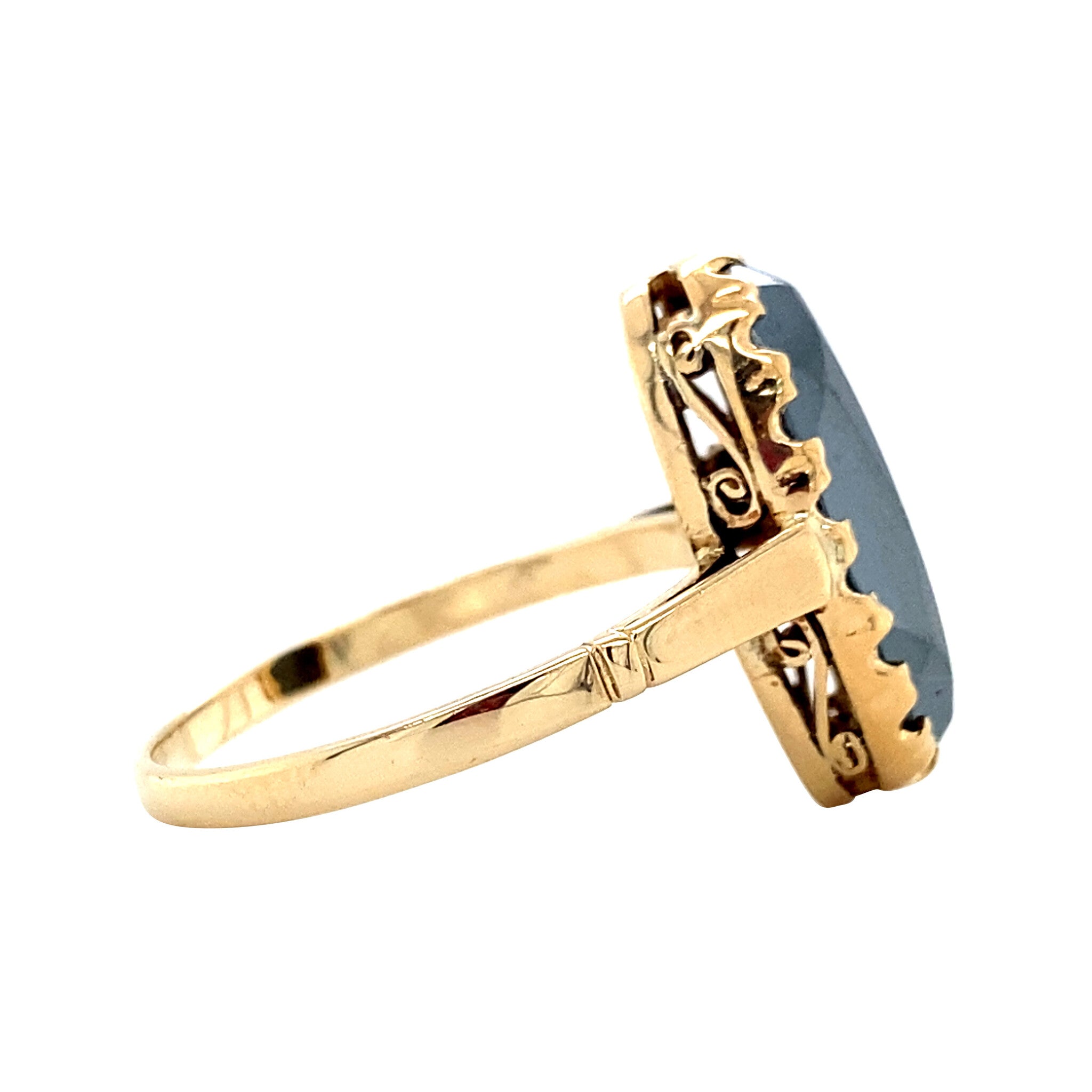 Gold vintage ring with hematite 14 kt