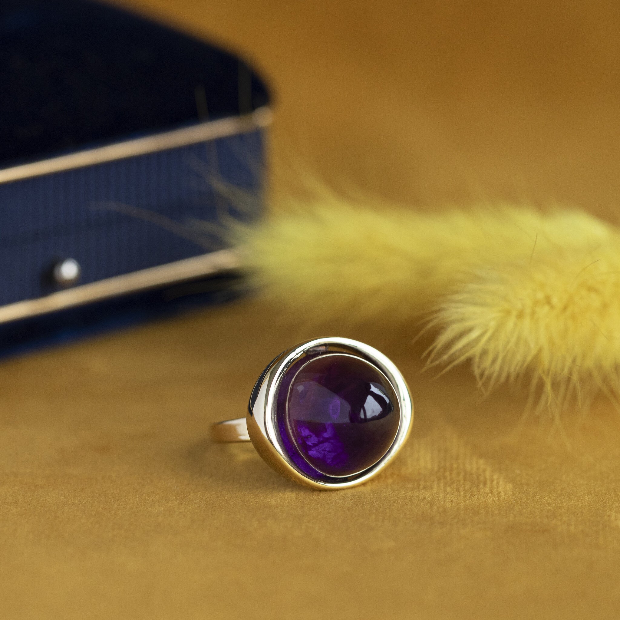 14 kt gold ring with amethyst