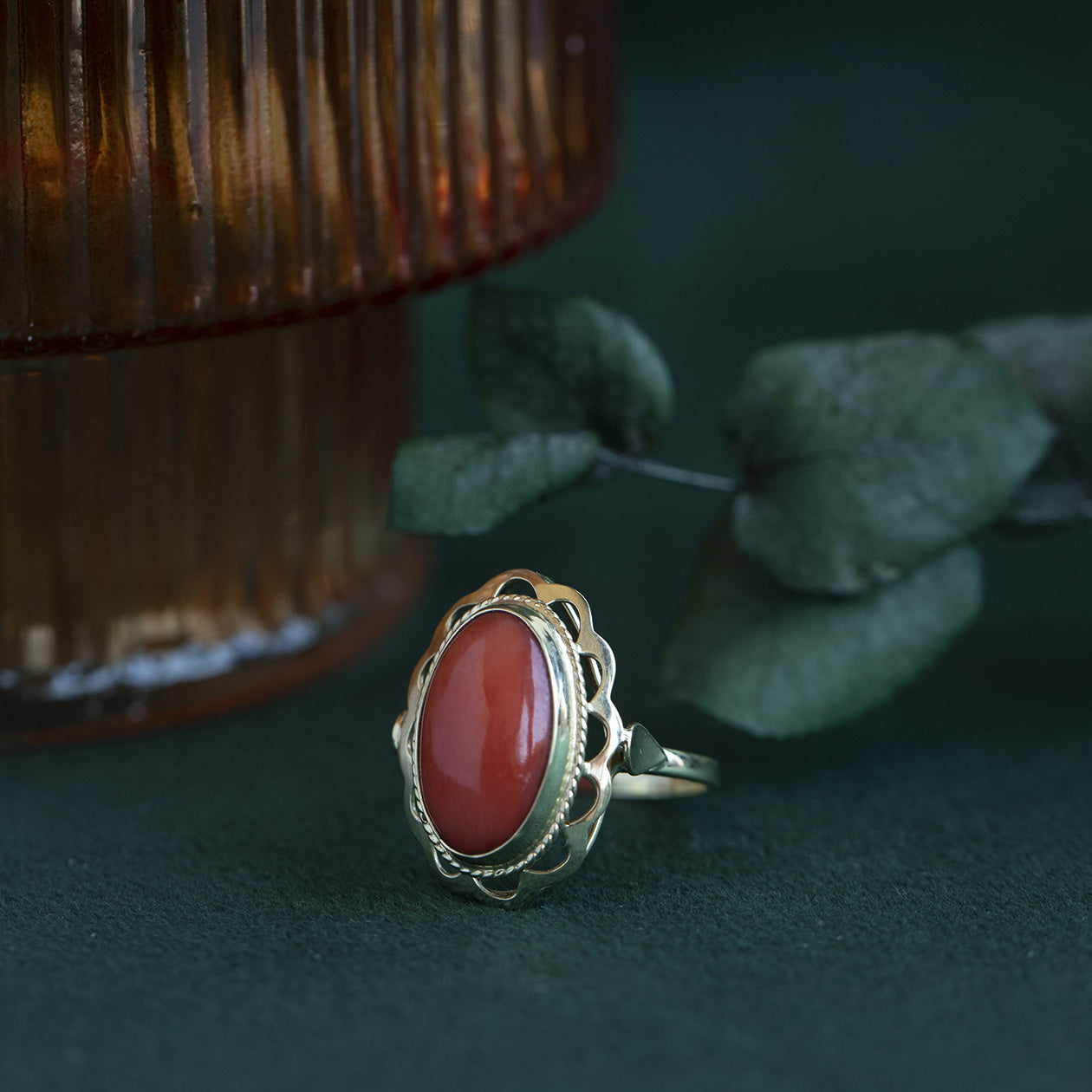 Gold ring with blood coral 14 kt