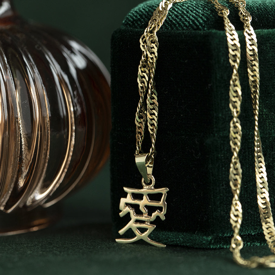 Vintage Chinese love-symbol pendant in 14 kt gold