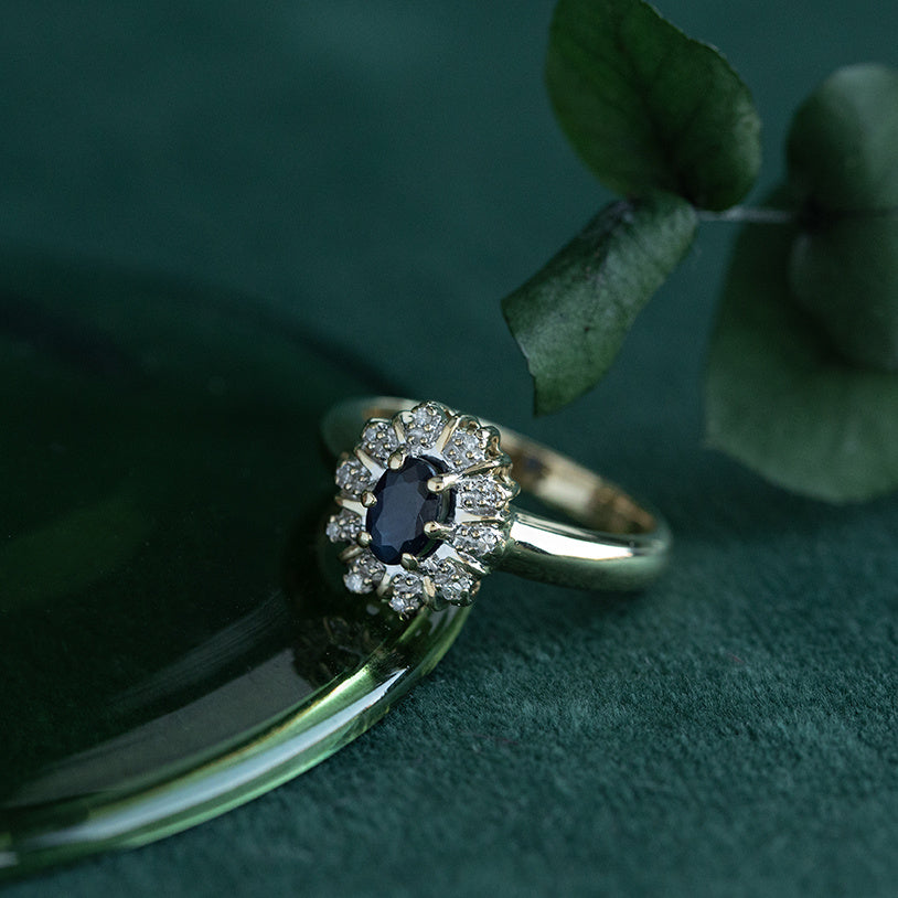 Vintage gold cluster ring with sapphire and diamond, 14 kt
