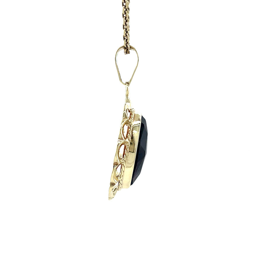 Vintage 14 kt gold pendant with garnet.