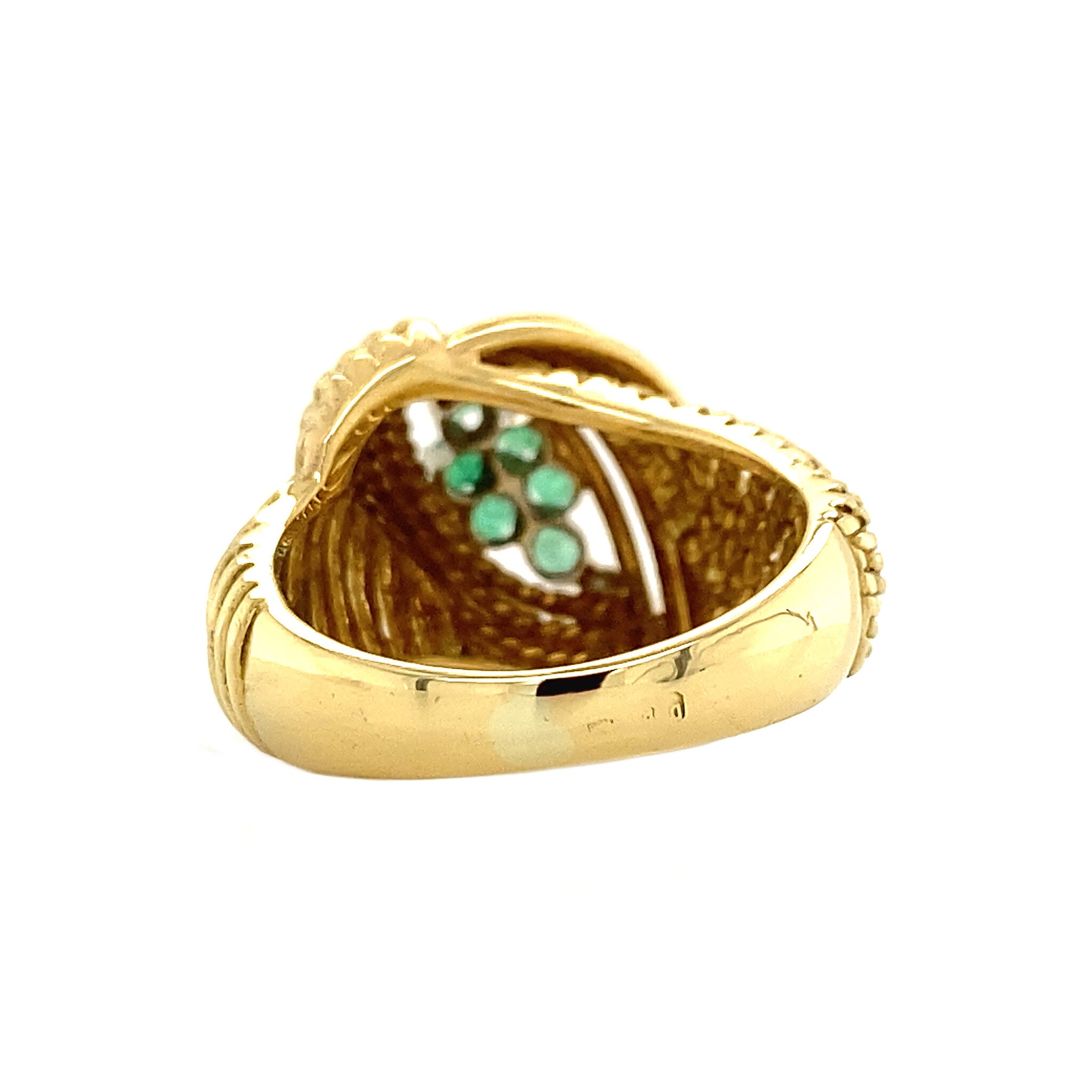 18 kt gold ring with emerald