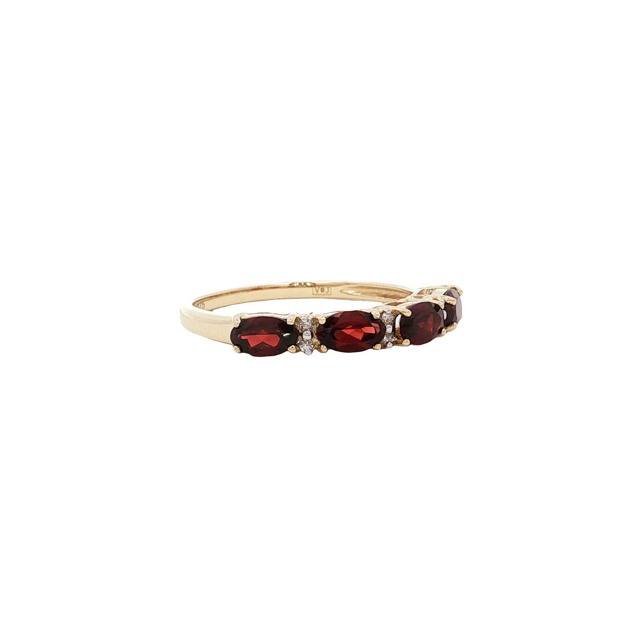 Ring with garnet and diamond, 9 kt
