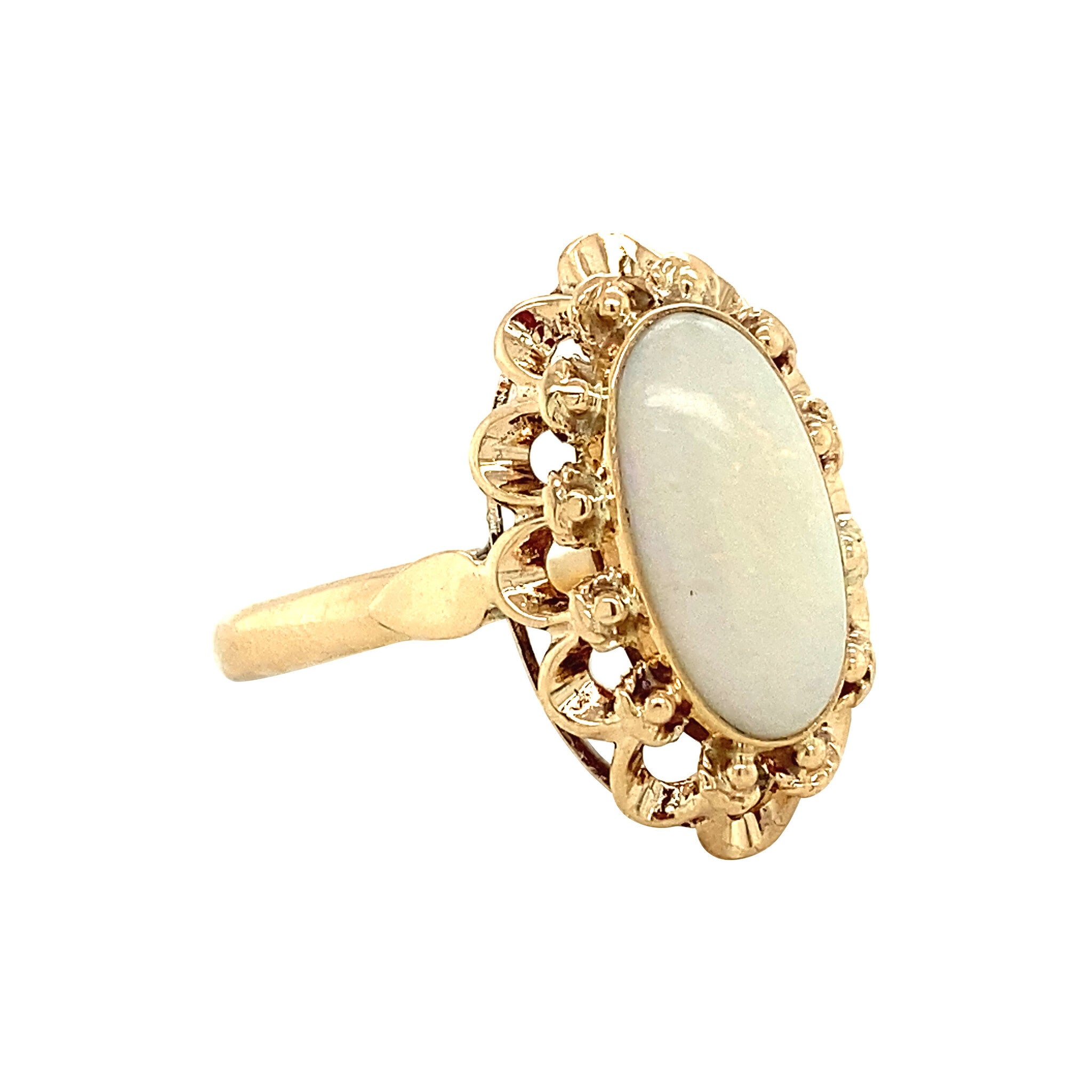 Gold ring with opal, 14 kt
