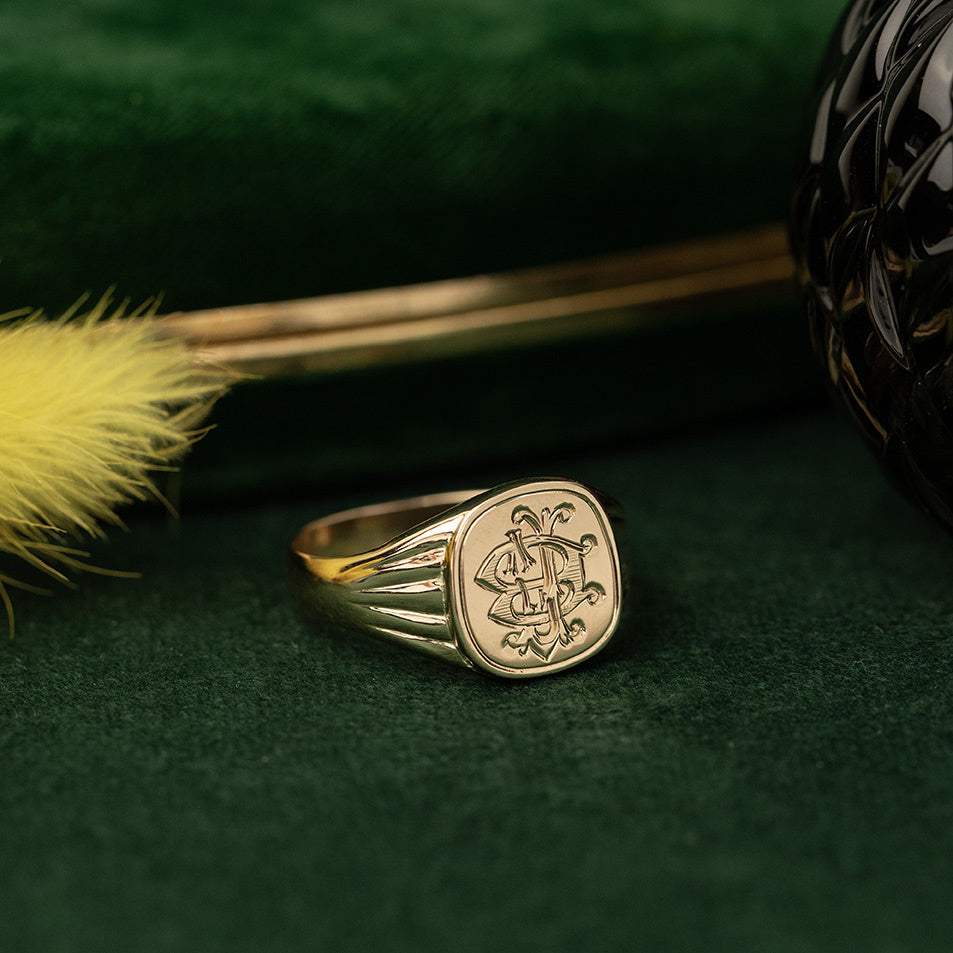 Gouden zegelring met gravure 14 krt